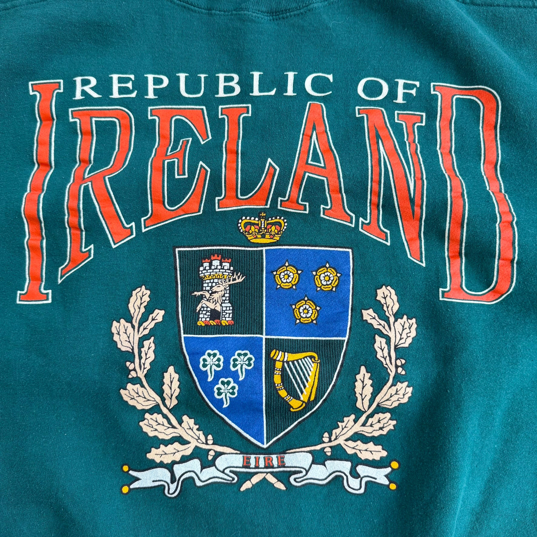 Vintage Republic Of Ireland Crest & Text Graphic Crewneck - L