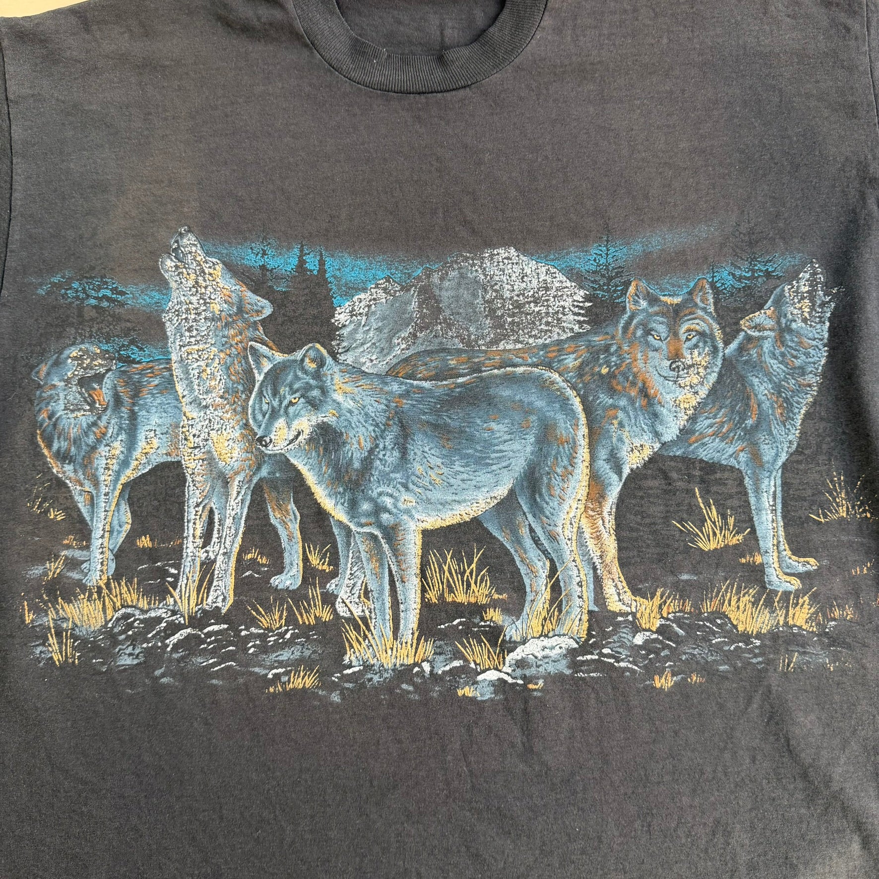 Vintage Wolves In Forest Graphic Animal Print Single Stitch Tee - XL