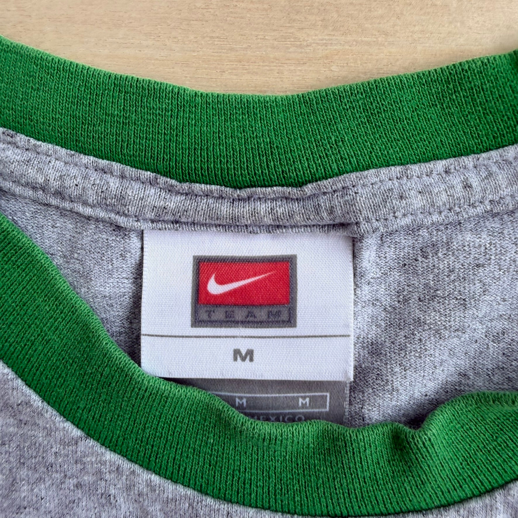 J- Vintage 00s Nike Team University Of Oregon Track & Field Graphic Ringer Tee - M