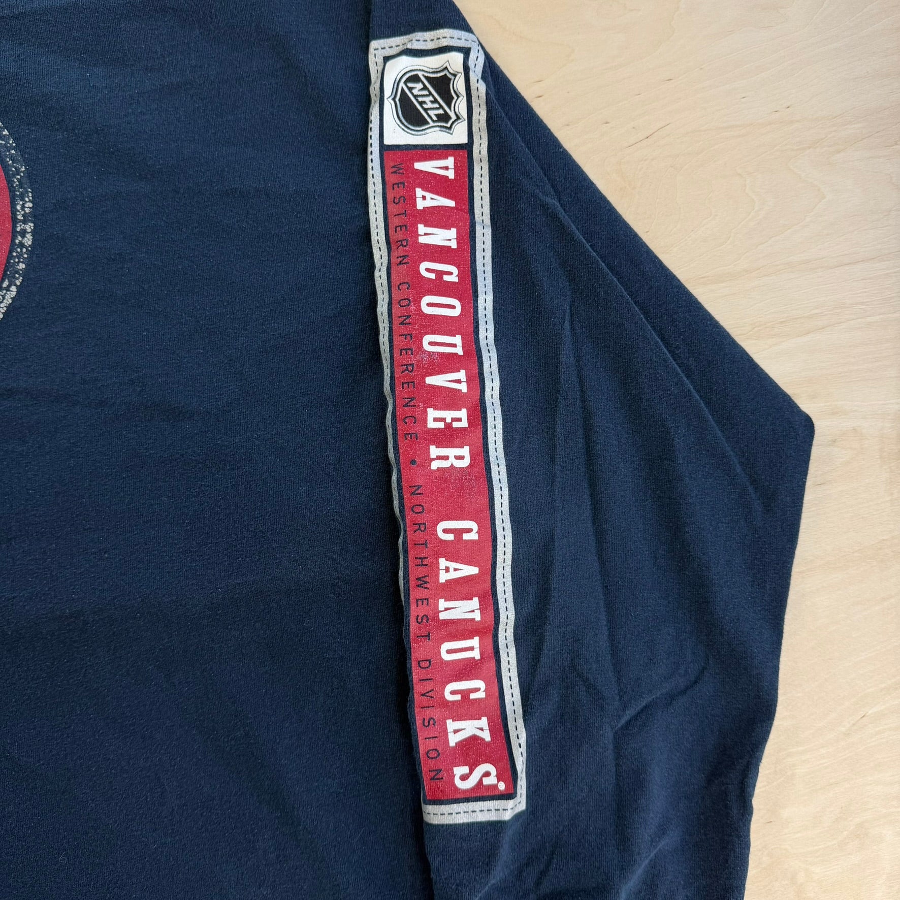 J- Vintage Vancouver Canucks NHL Reebok Logo Long Sleeve Tee - XL