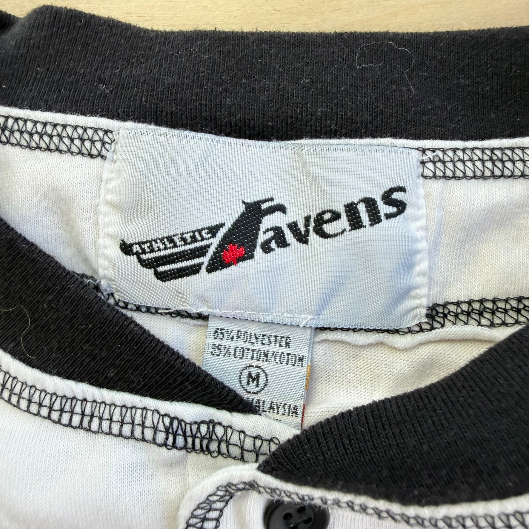 J- Vintage '94 Montreal Canadiens NHL Logo & Text Henley Tee - M