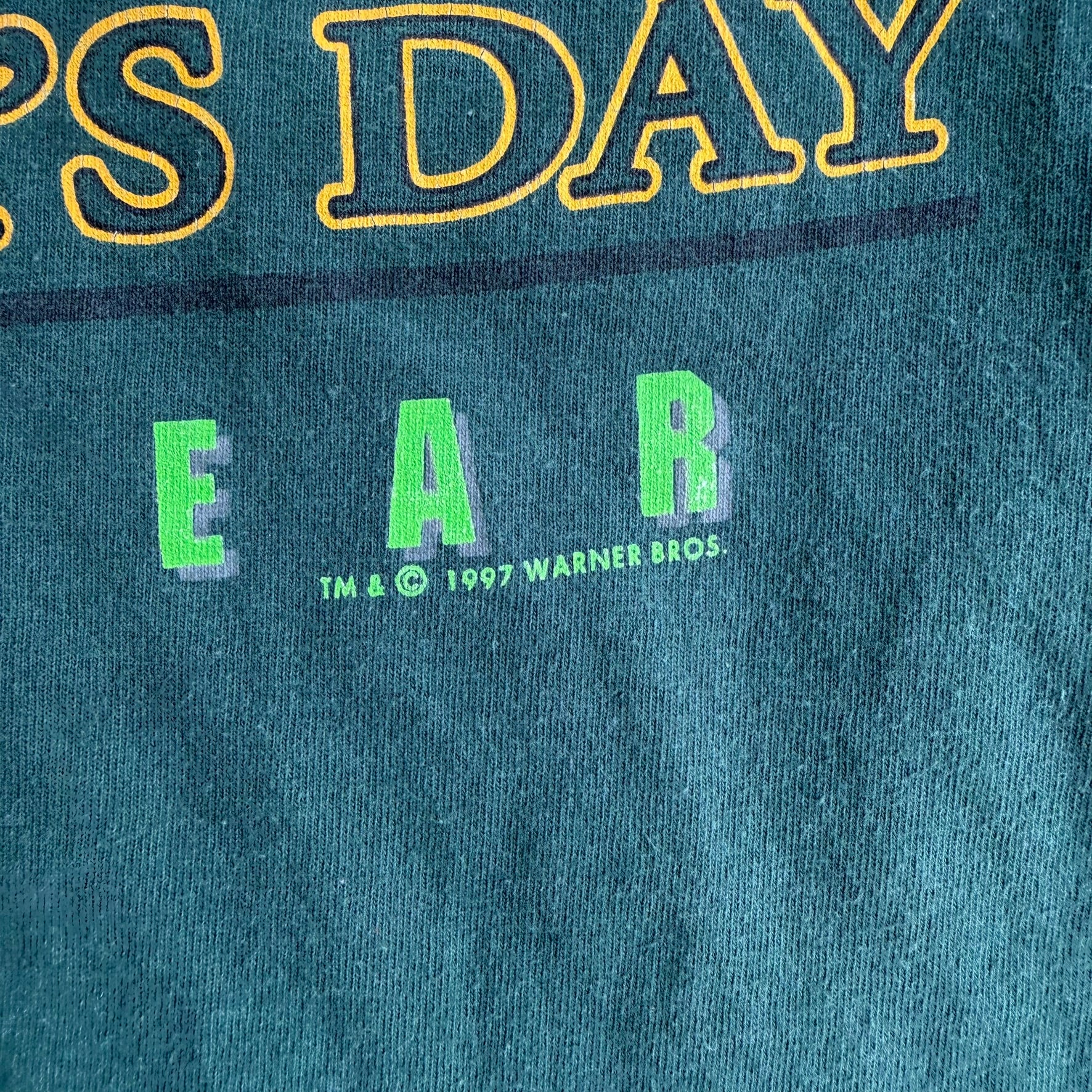 J- Vintage '97 Looney Tunes St Patrick's Day Text & Graphic Made In USA Single Stitch Tee - L
