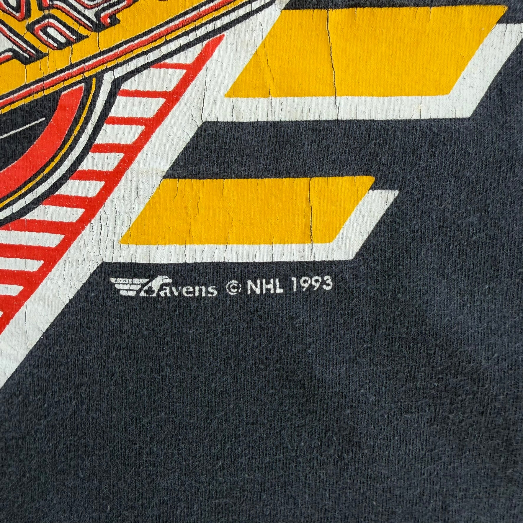 J- Vintage '93 Vancouver Canucks NHL Logo Text & Graphic Single Stitch Tee - L