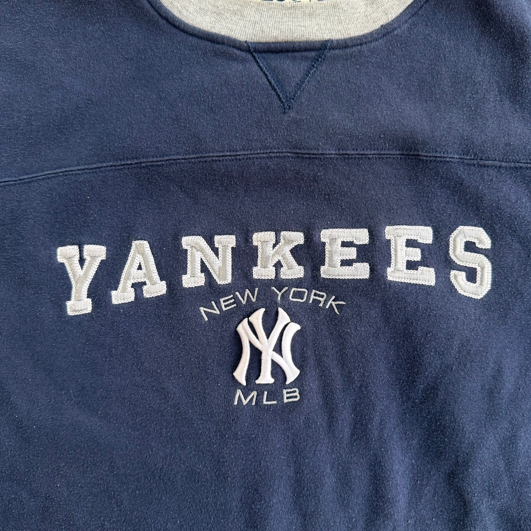 Vintage 90s New York Yankees MLB Lee Embroidered Logo & Text Crewneck - XL