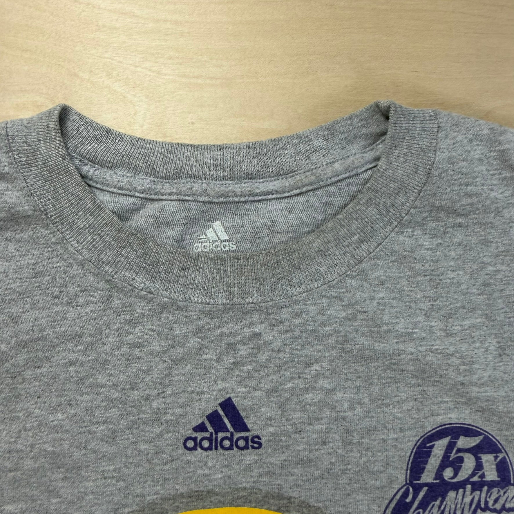 J- Vintage '09 Los Angeles Lakers NBA Champions Adidas Graphic Tee - XL