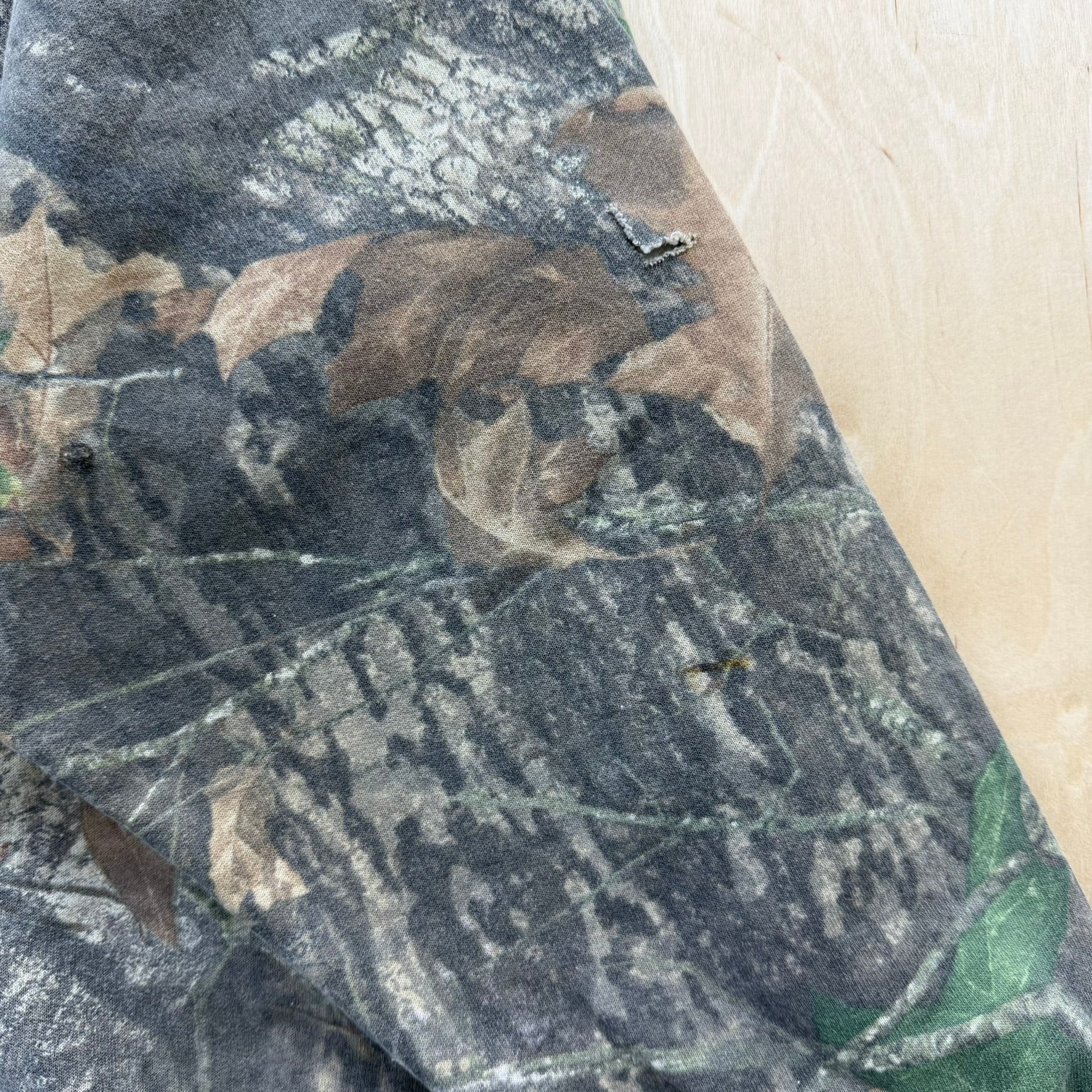 J- Vintage Jerzees Mossy Oak Real Tree Camo Crewneck - L