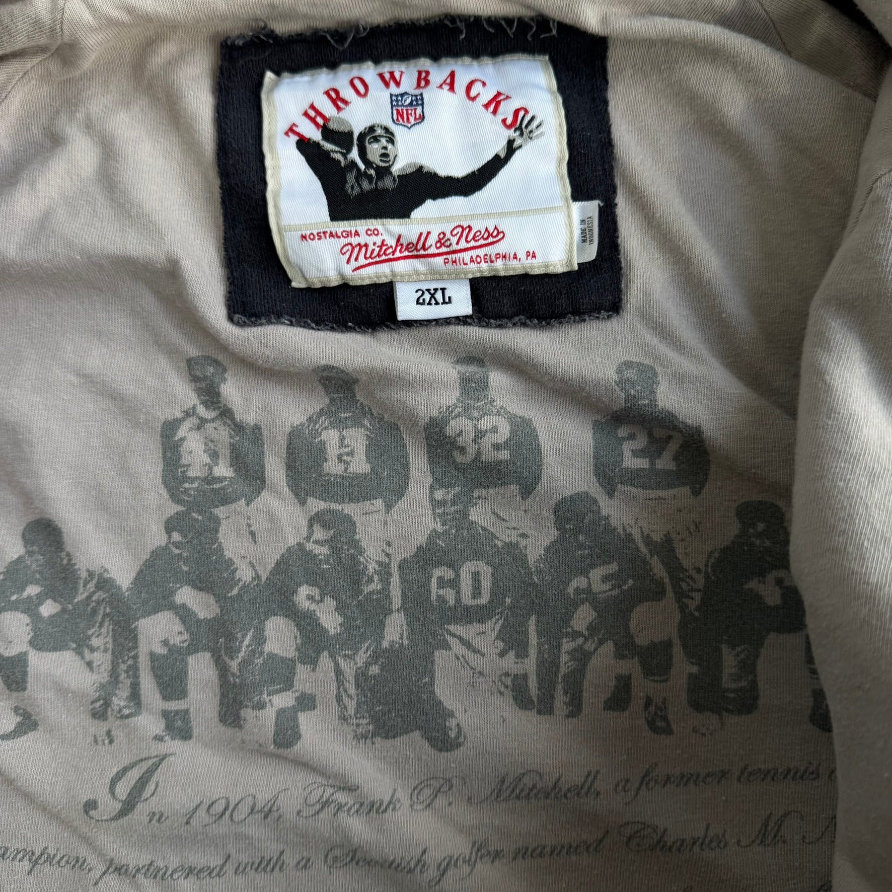 Vintage Oakland Raiders NFL Mitchell & Ness Embroidered Logo Zip Up Hoodie - 2XL