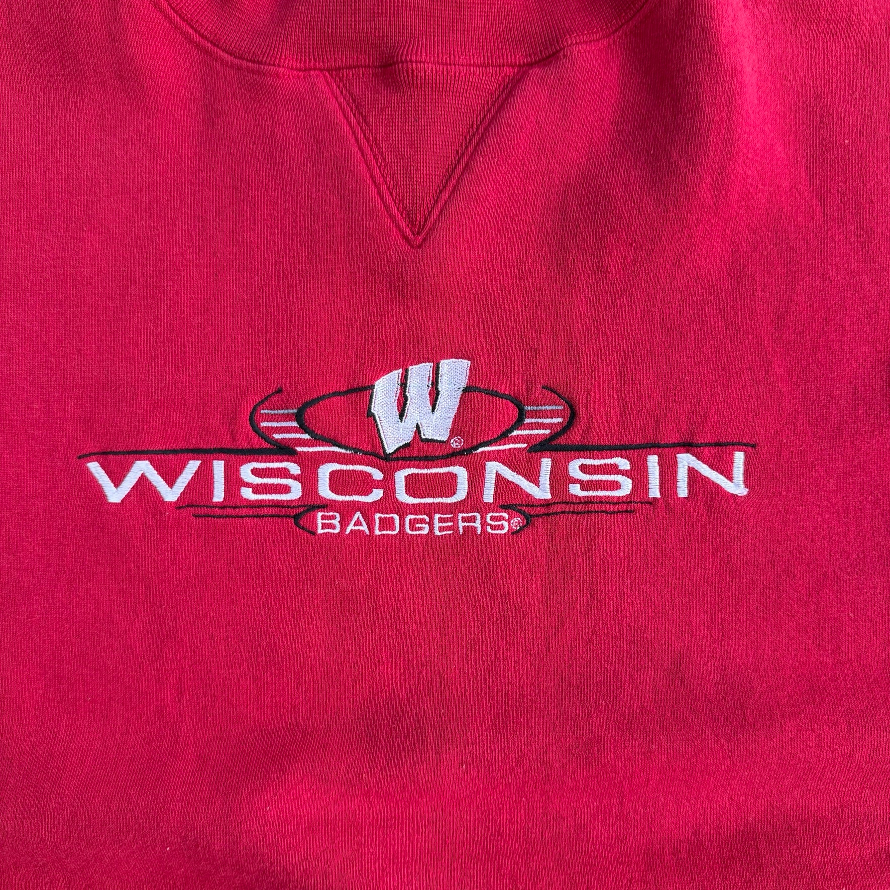 Vintage University Of Wisconsin Badgers Embroidered Logo & Text Crewneck - M