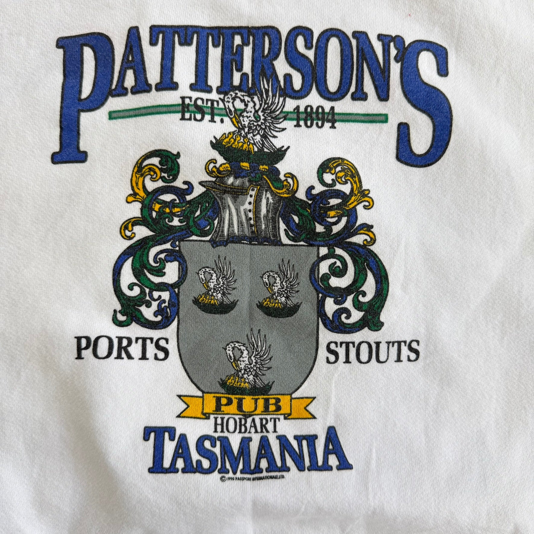 J- Vintage '90 Patterson's Pub Tasmania Graphic Made In USA Crewneck - L