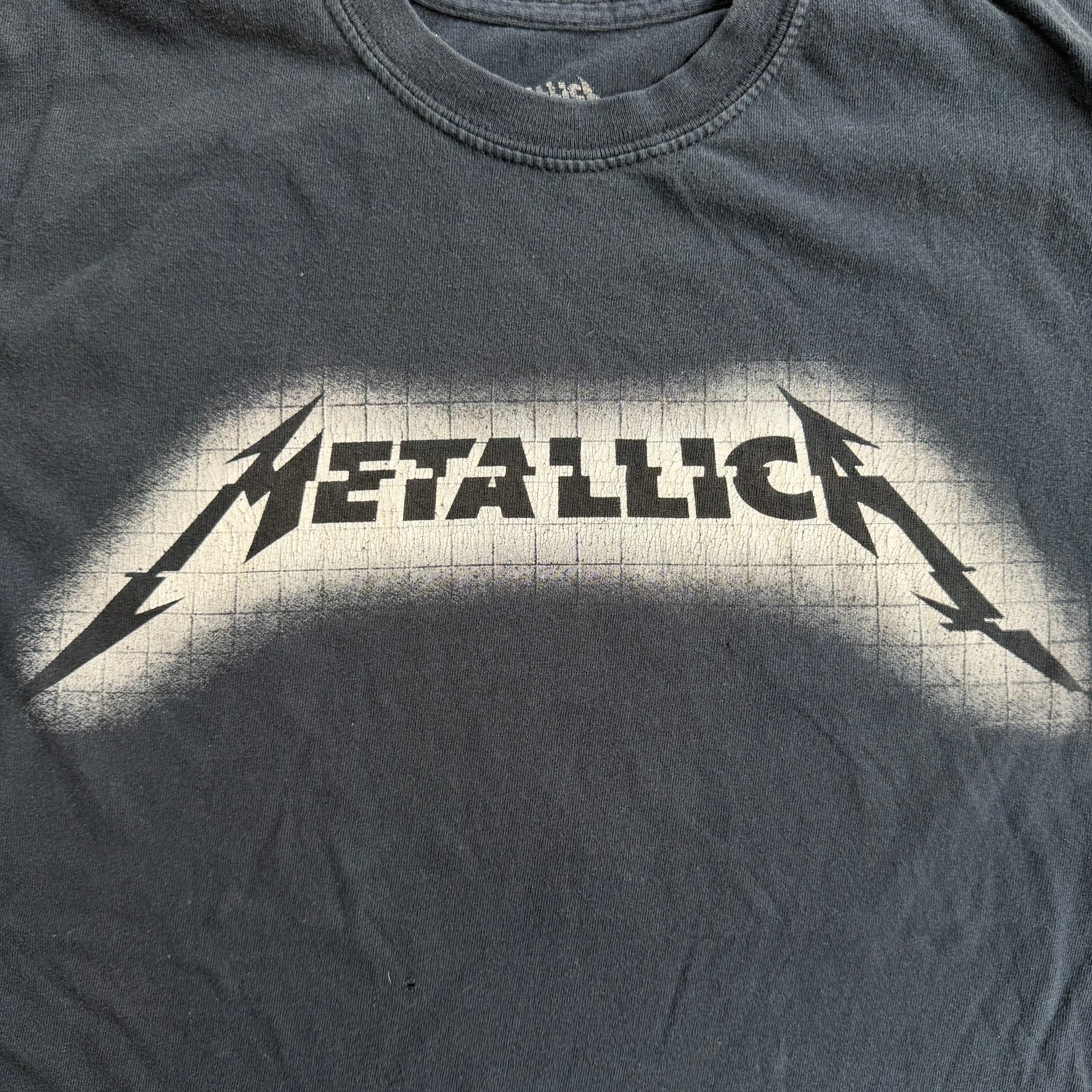 J- 2010s Metallica Enjoy The Show Logo Graphic & Picture Tee - M