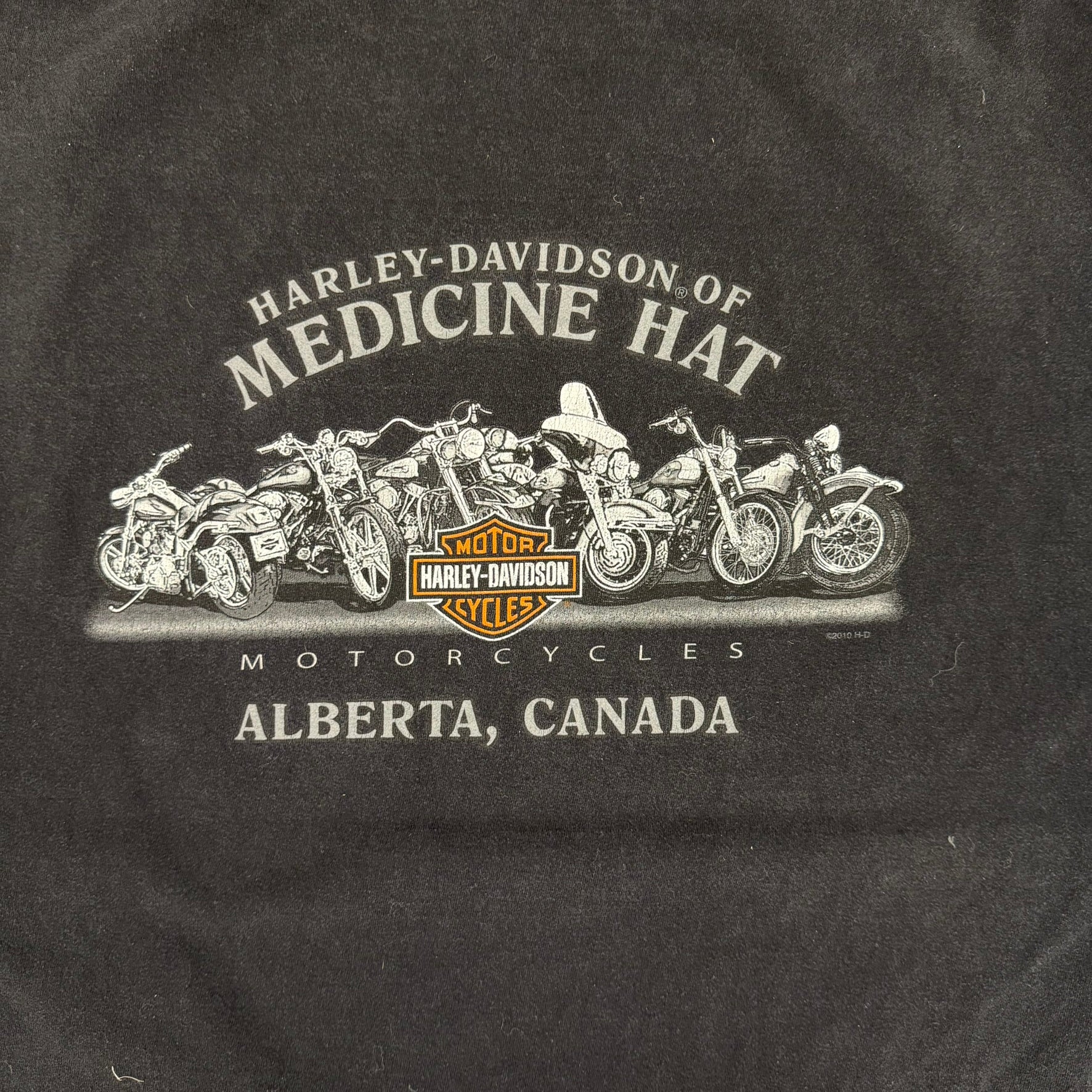 J-  Vintage '10 Harley Davidson Medicine Hat Canada Graphic Tee - 3XL