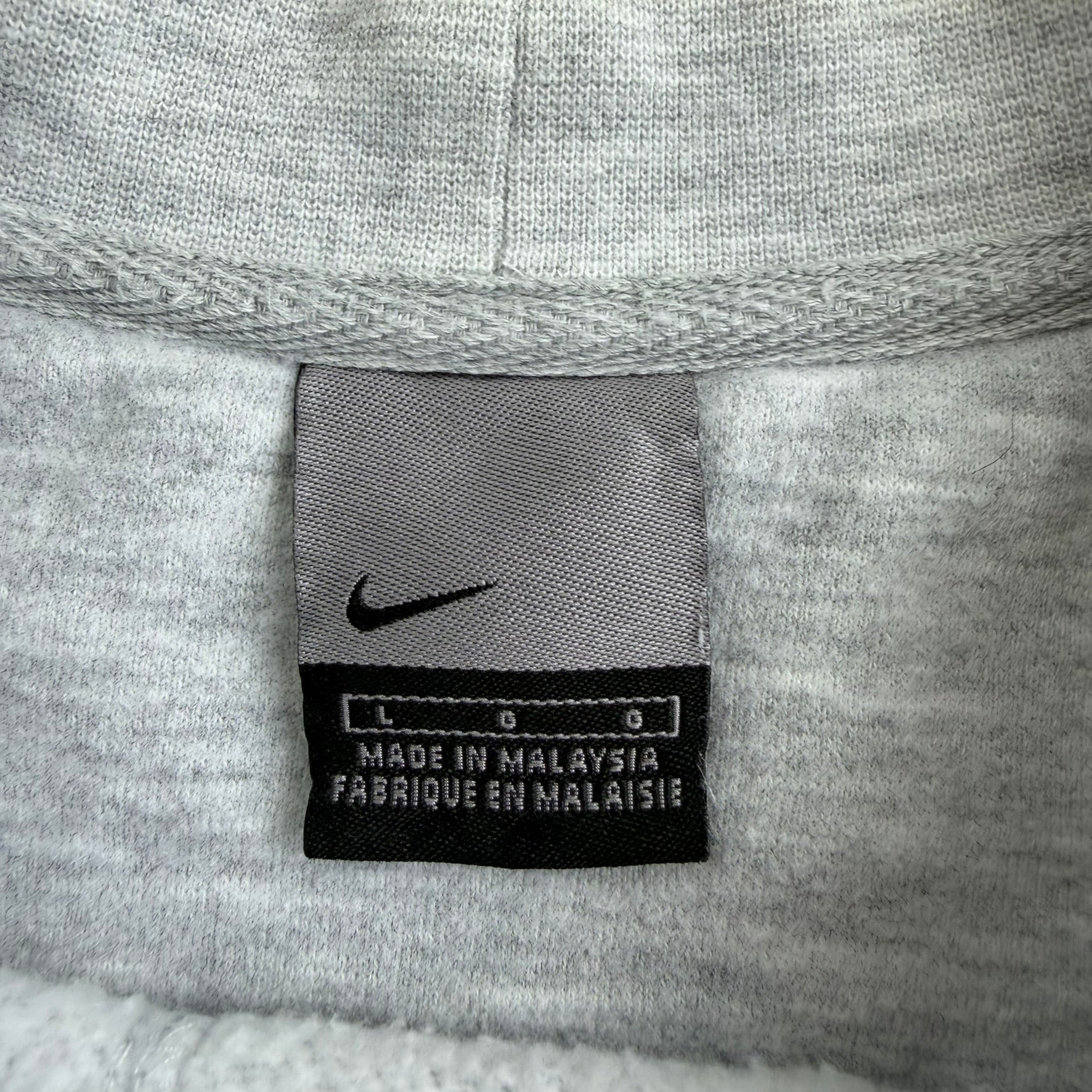 J- Vintage Y2K Nike Puff Print Text Crewneck - L