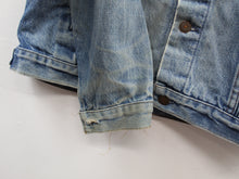 Load image into Gallery viewer, Z- Vintage 1982 Levi’s 70506 Made In France Denim Jacket
