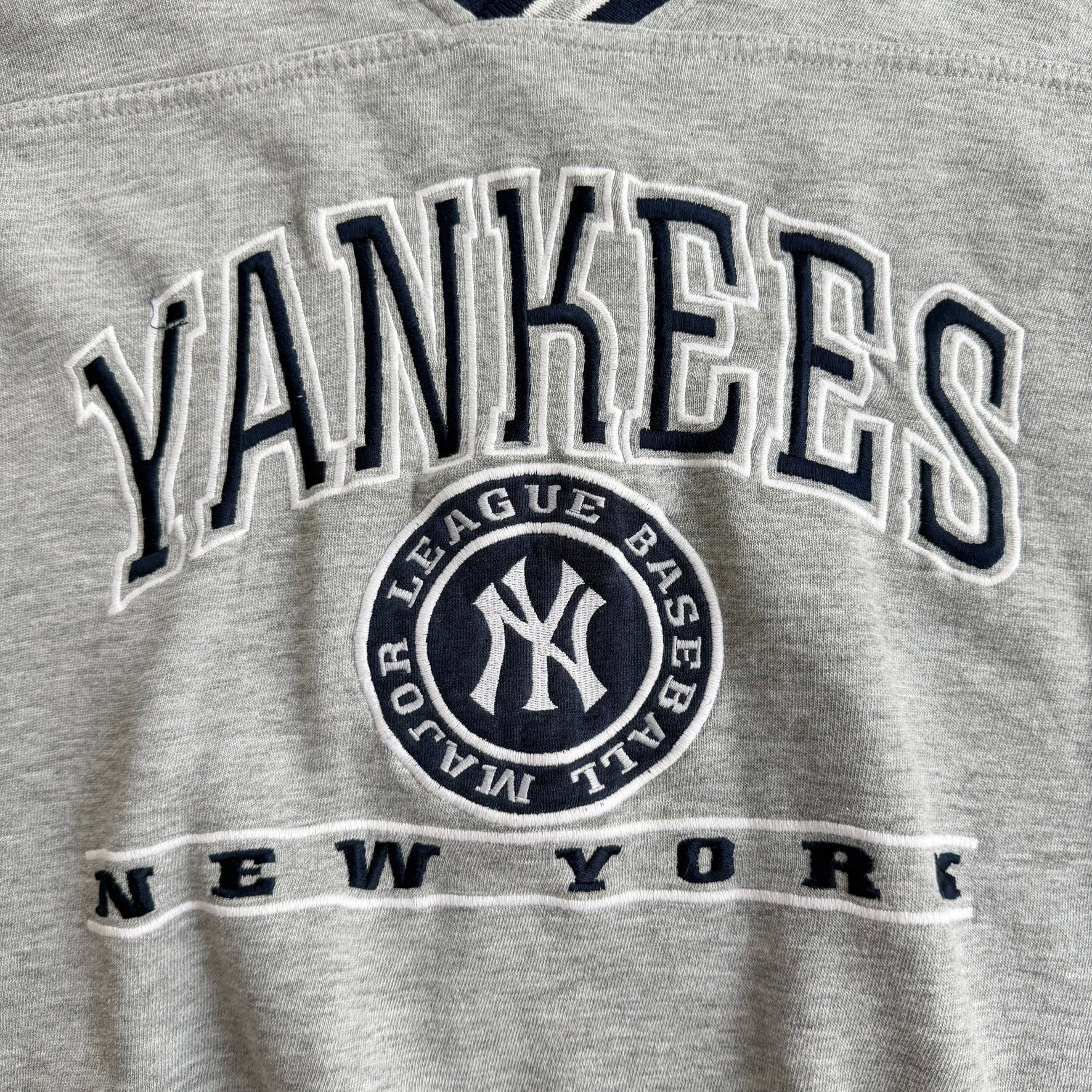 J- Vintage New York Yankees MLB Lee Embroidered Logo Graphic Crewneck - 2XL