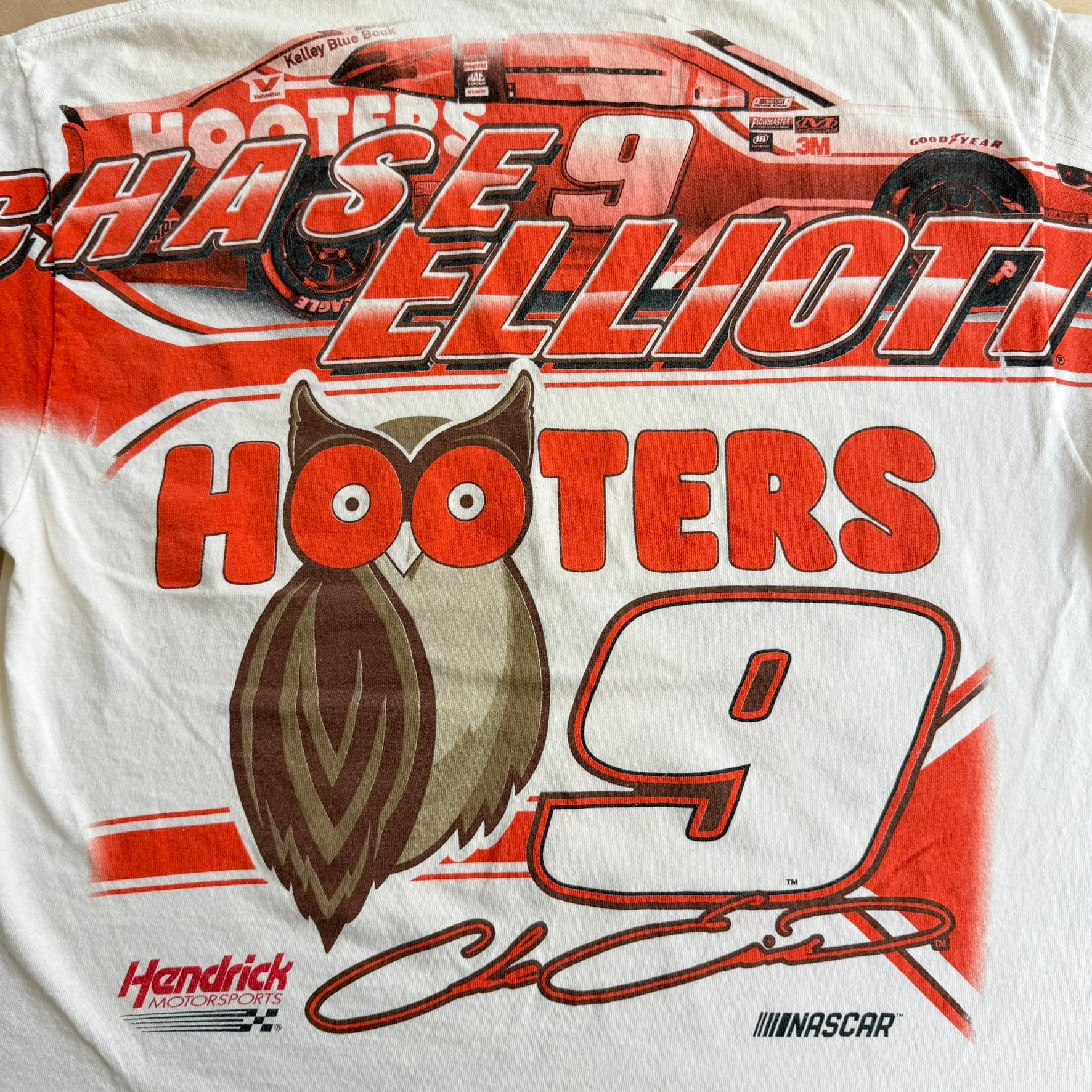 J- Vintage Nascar Hooters Chase Elliot Picture & Car Jumbo Print Tee - XL