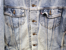 Load image into Gallery viewer, Z- Vintage Levi’s 70598 Trucker Denim Jacket
