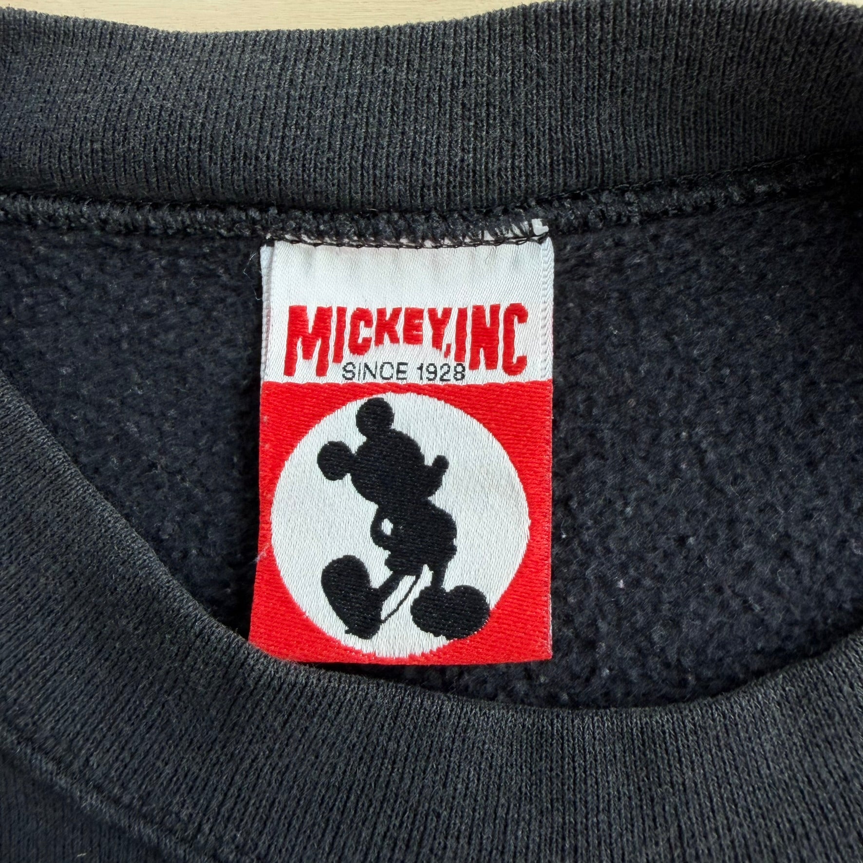 J- Vintage Walt Disney World Character Text Graphic Made In USA Crewneck - XL