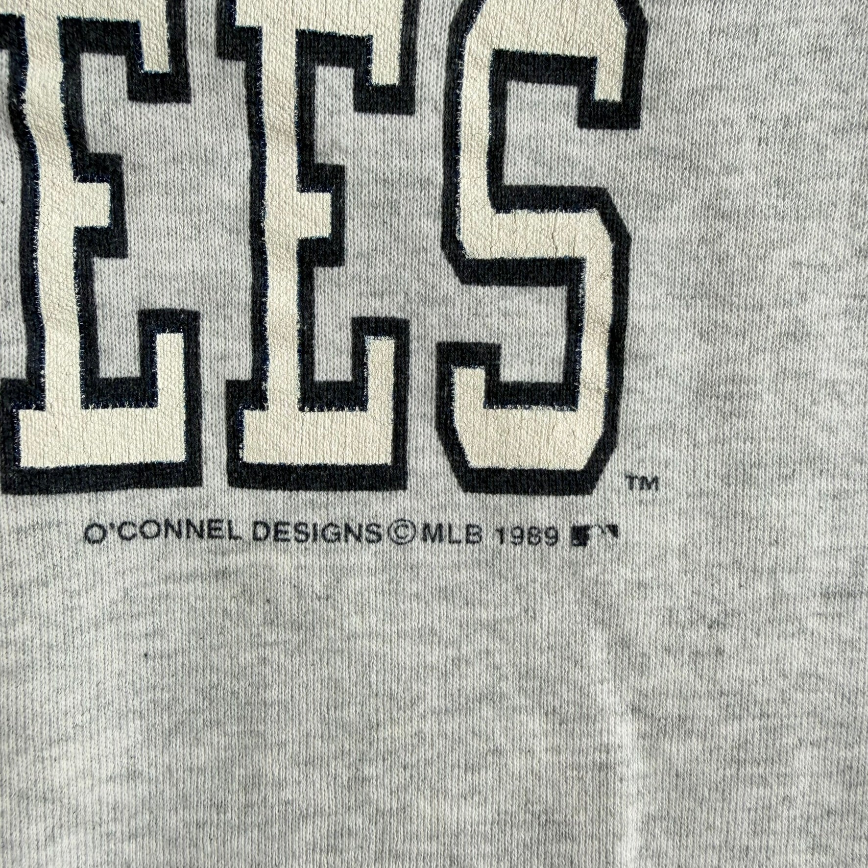 J- Vintage '89 New York Yankees MLB Property Of Yankees Graphic Made In USA Crewneck - XL