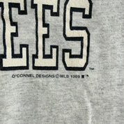 J- Vintage '89 New York Yankees MLB Property Of Yankees Graphic Made In USA Crewneck - XL
