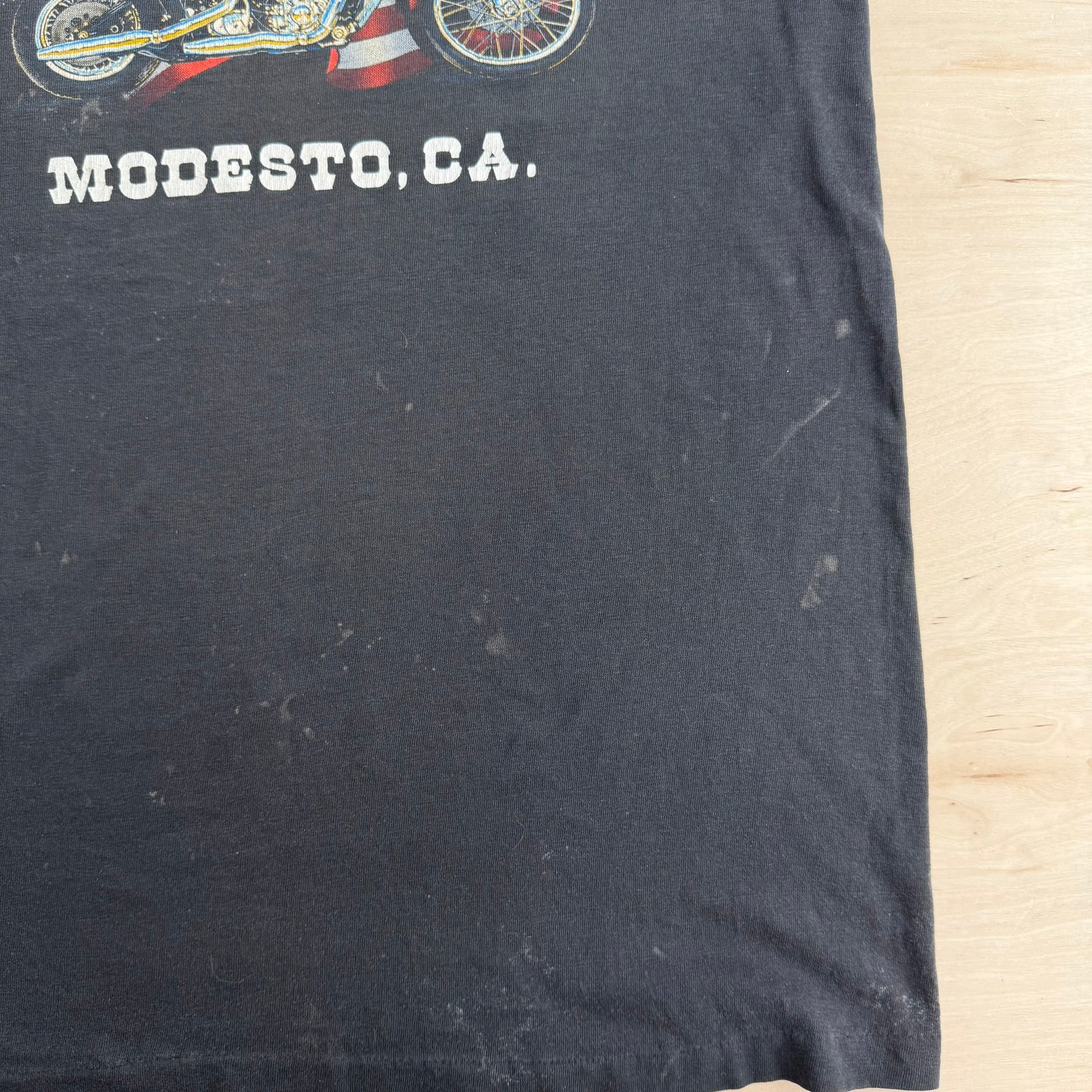 J- Vintage '88 Harley Davidson 3D Emblem Modesto California Graphic Made In USA Single Stitch Tee - M