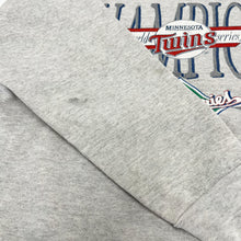 Load image into Gallery viewer, F- Vintage 1991 World Series Minnesota Twins Champions MLB Logo 7 Crewneck
