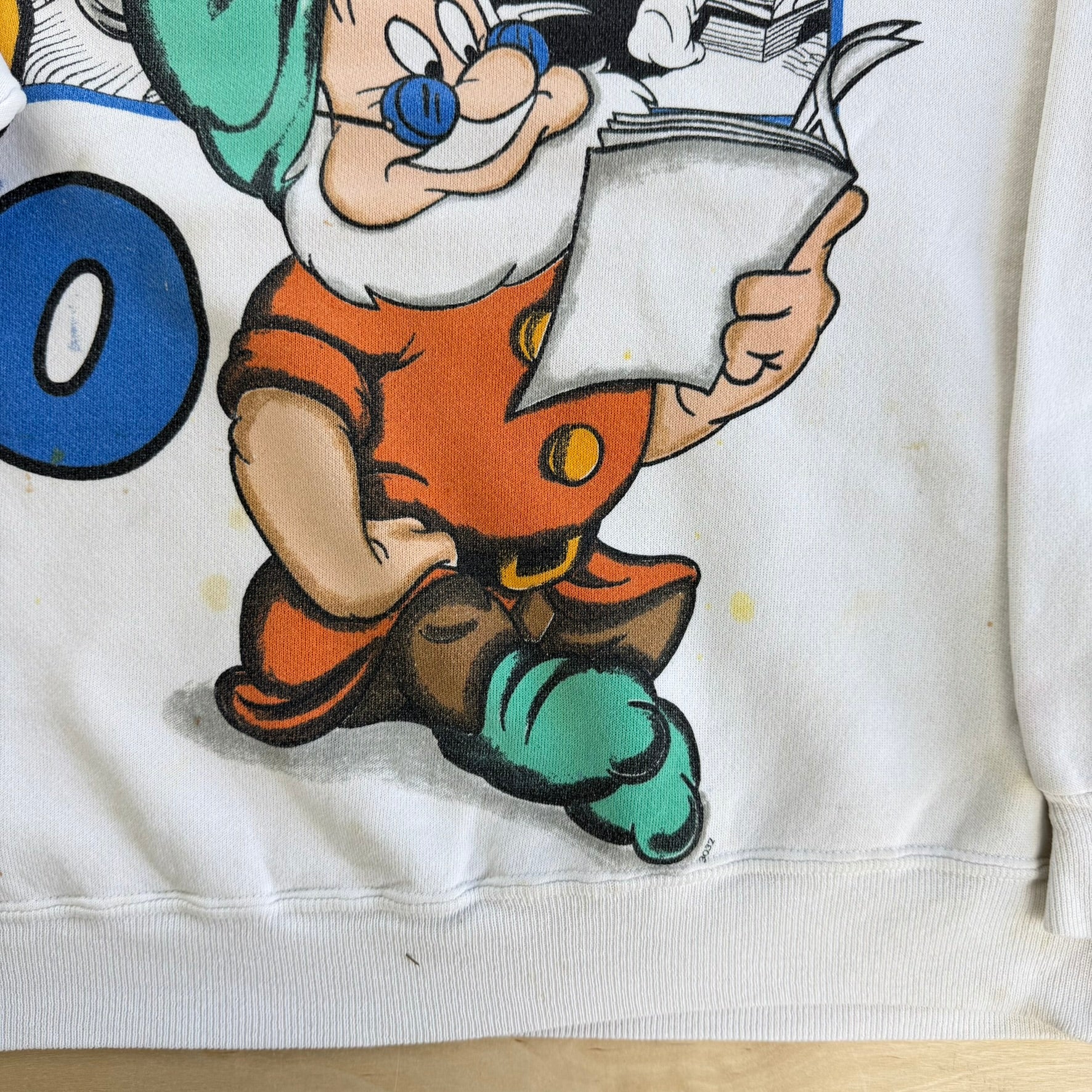 J- Vintage Disney Doc Dwarf Graphic Crewneck - L