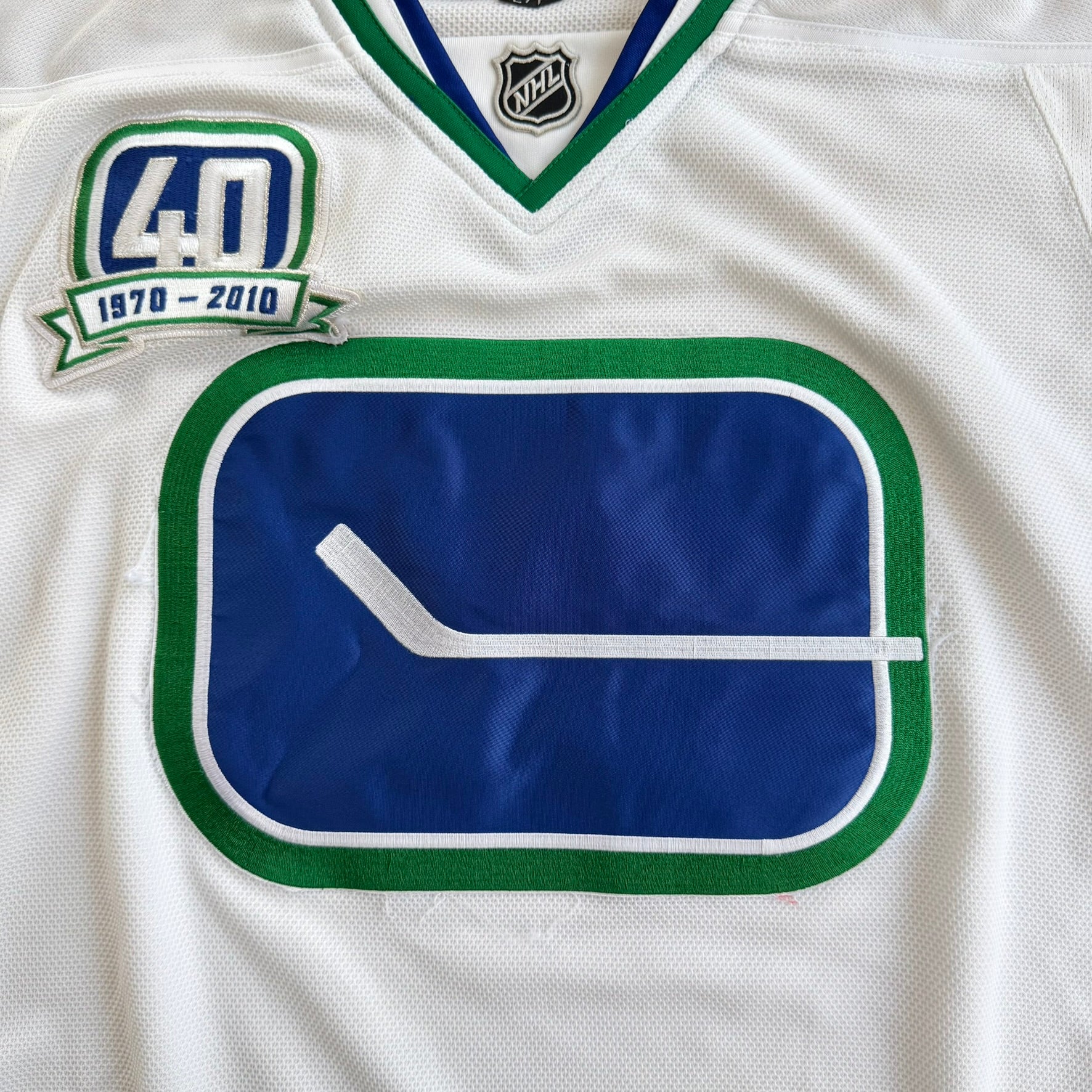 J- Vintage '10 Vancouver Canucks NHL Reebok 40th Season Patch Hockey Jersey - XL