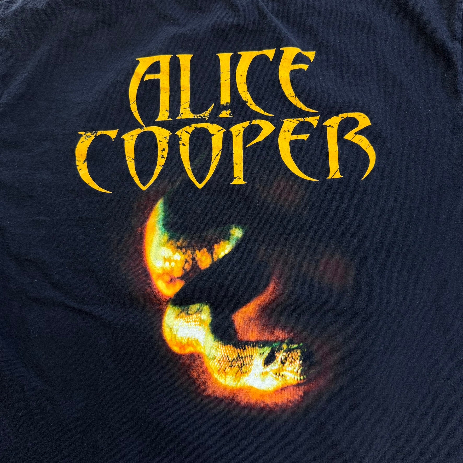 J- Vintage '04 Alice Cooper Picture & Text Graphic Tee - L