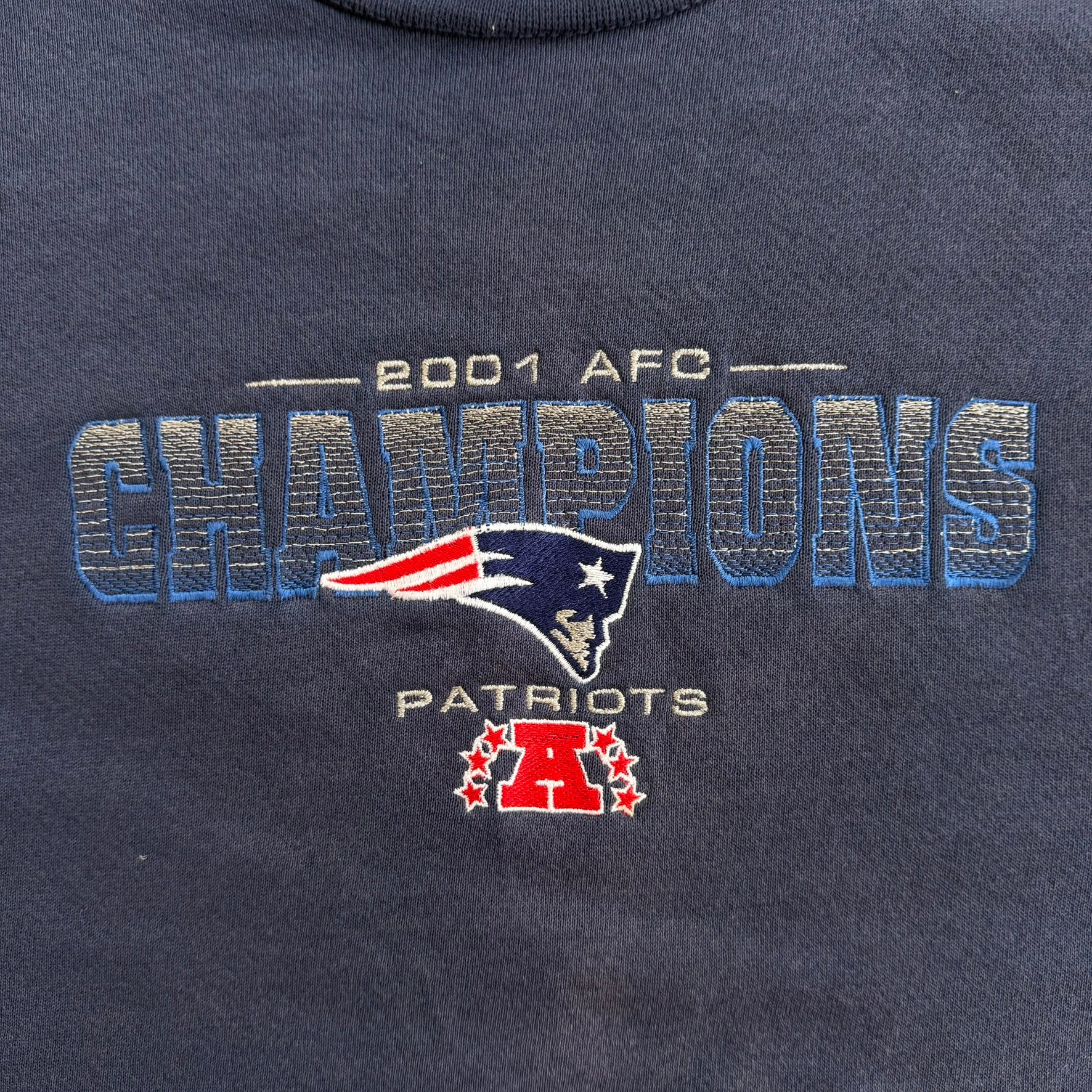 J- Vintage '01 New England Patriots NFL AFC Champions Embroidered Graphic Lee Crewneck - XL