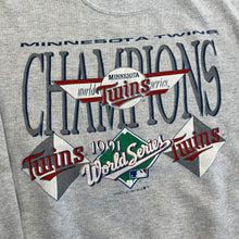 Load image into Gallery viewer, F- Vintage 1991 World Series Minnesota Twins Champions MLB Logo 7 Crewneck
