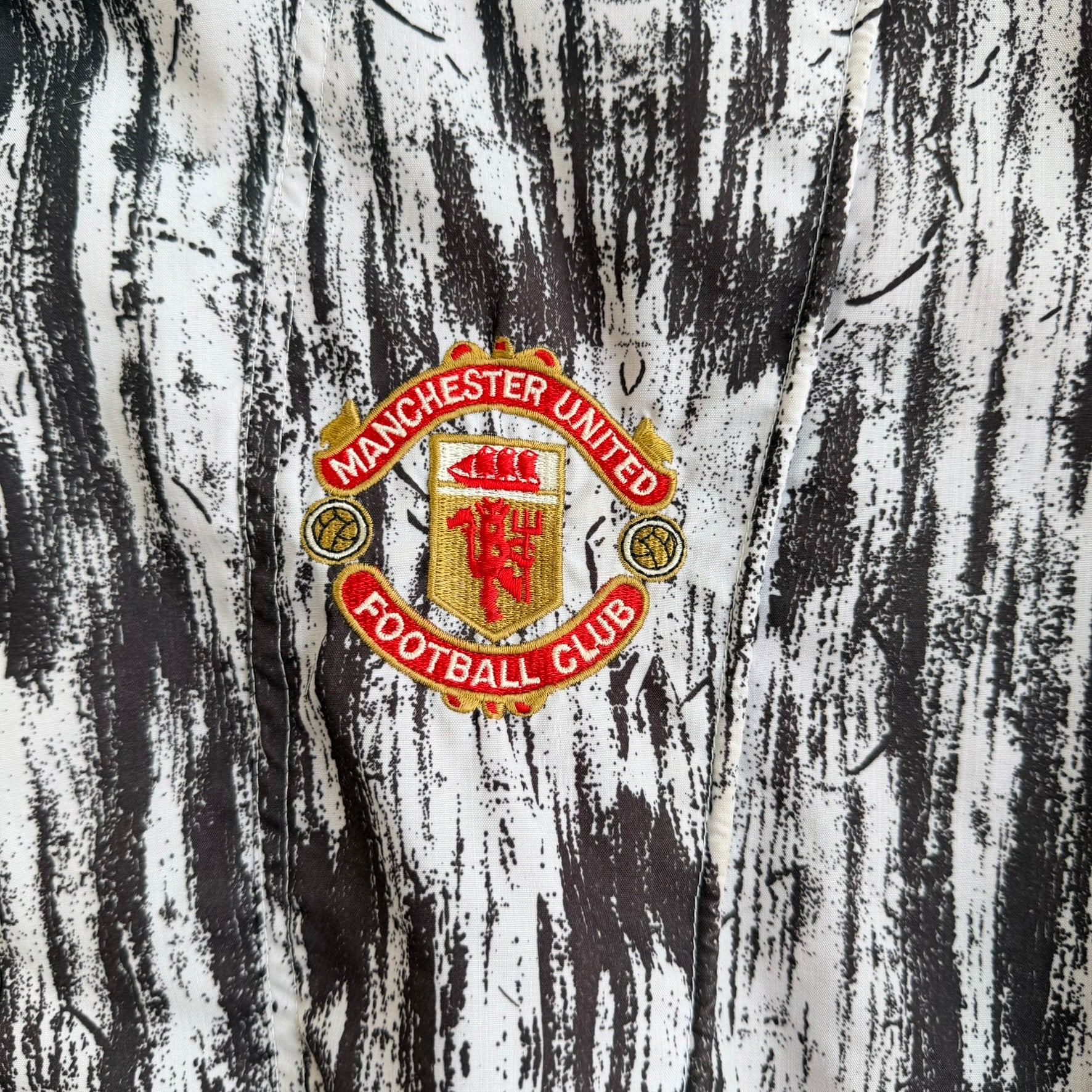 J- Vintage Umbro Manchester United Football Club Embroidered Patch Text Lightweight Zip Up Jacket - XL