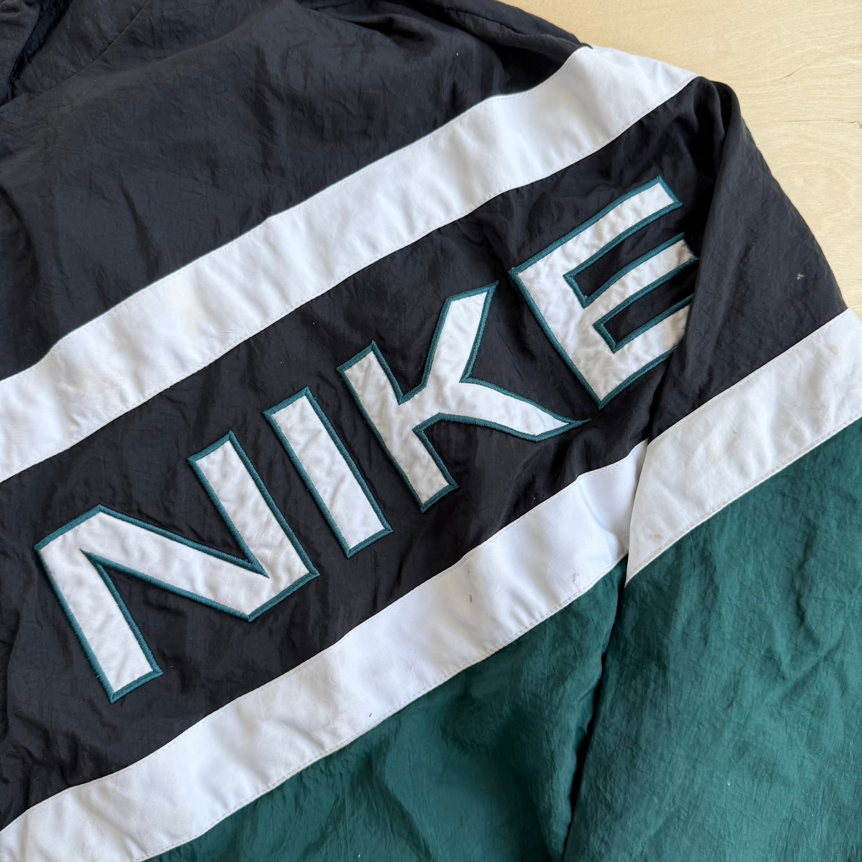 J- Vintage 90s Nike Embroidered Text Lightweight Zip Up Jacket - L