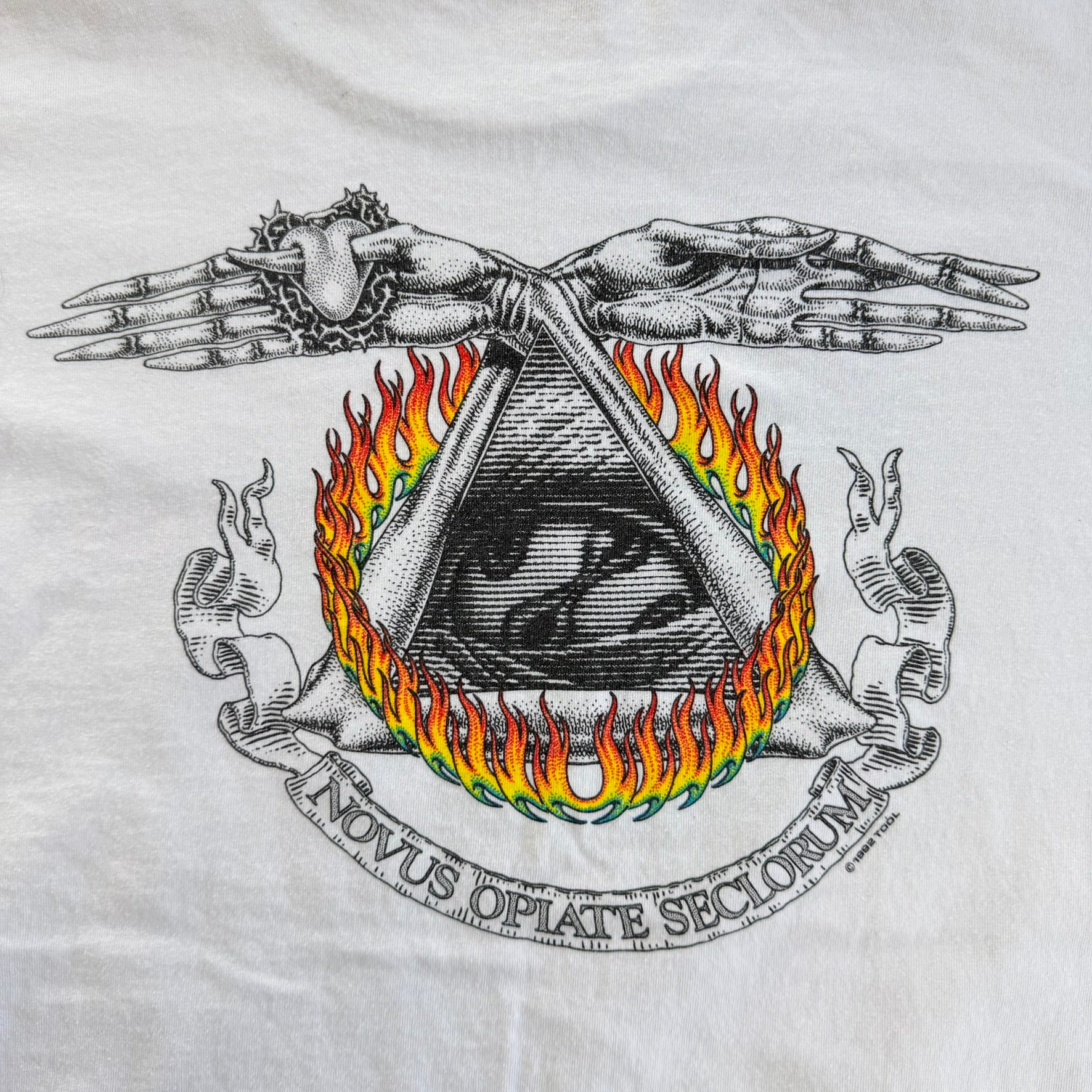 J- Vintage '92 Tool Novus Opiate Seclorum Made In USA Graphic Tee - XL