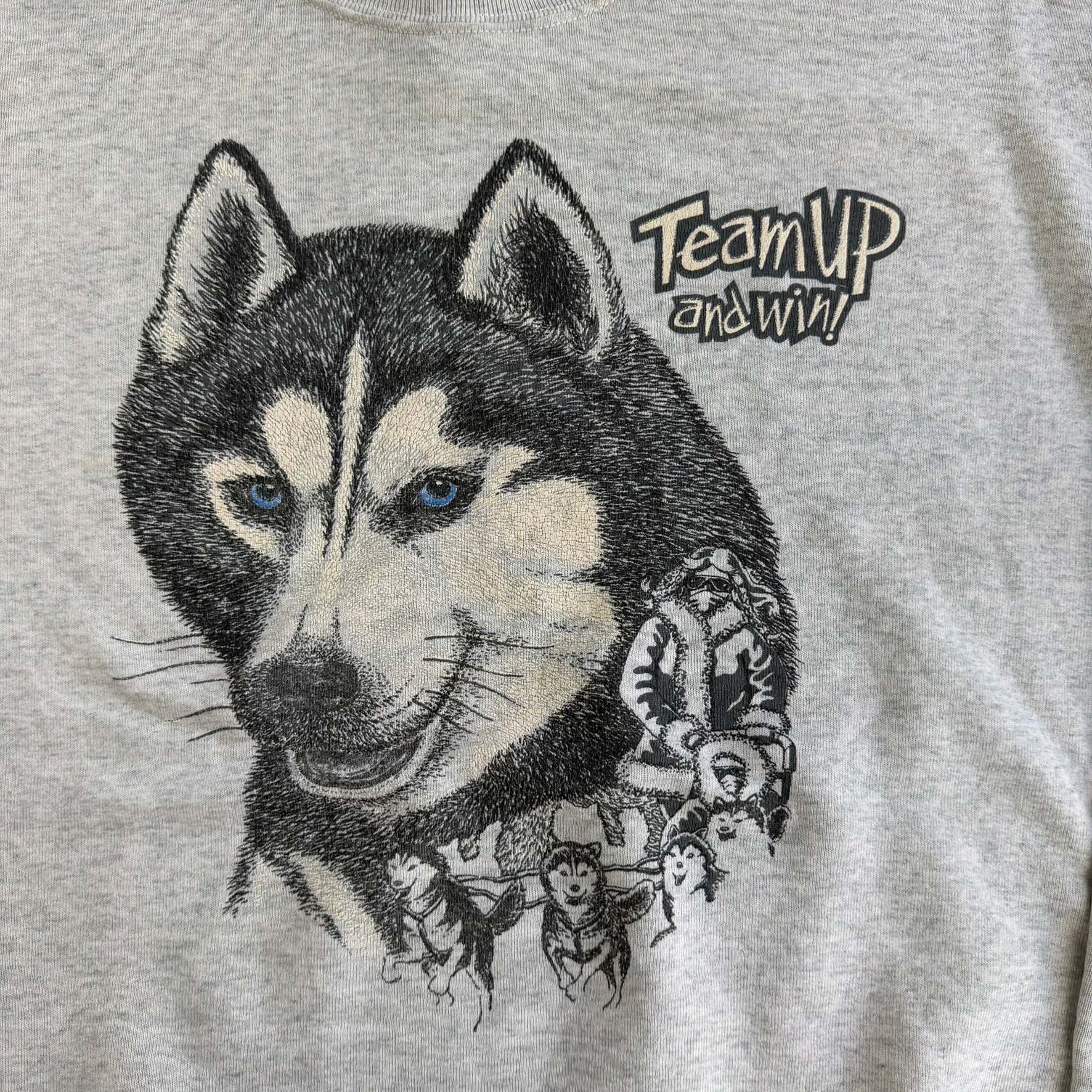 Vintage Huskies Dogsled Team Up & Win Graphic Crewneck - XL