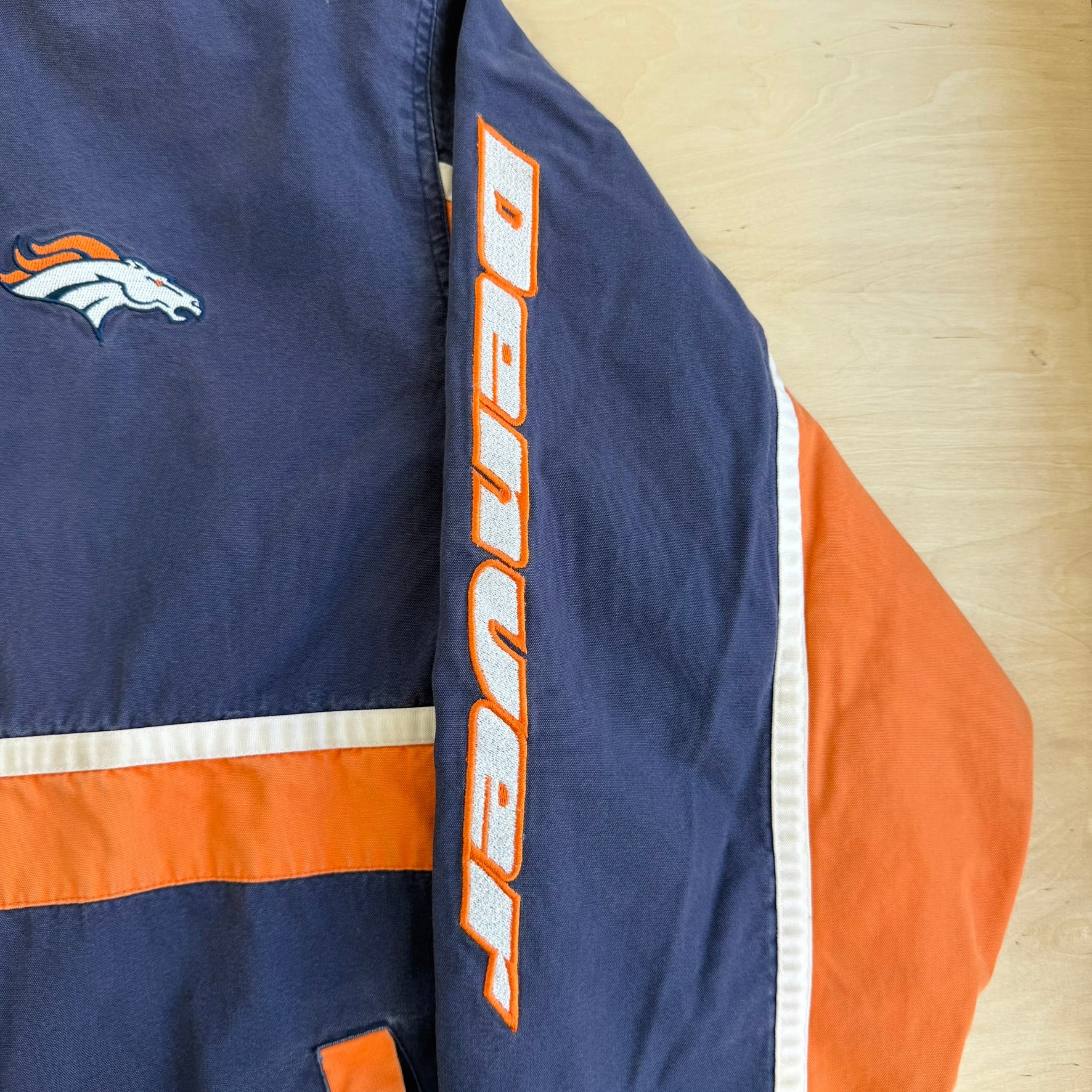 J- Vintage Denver Broncos NFL Reebok Embroidered Logo Zip Up Jacket - XL