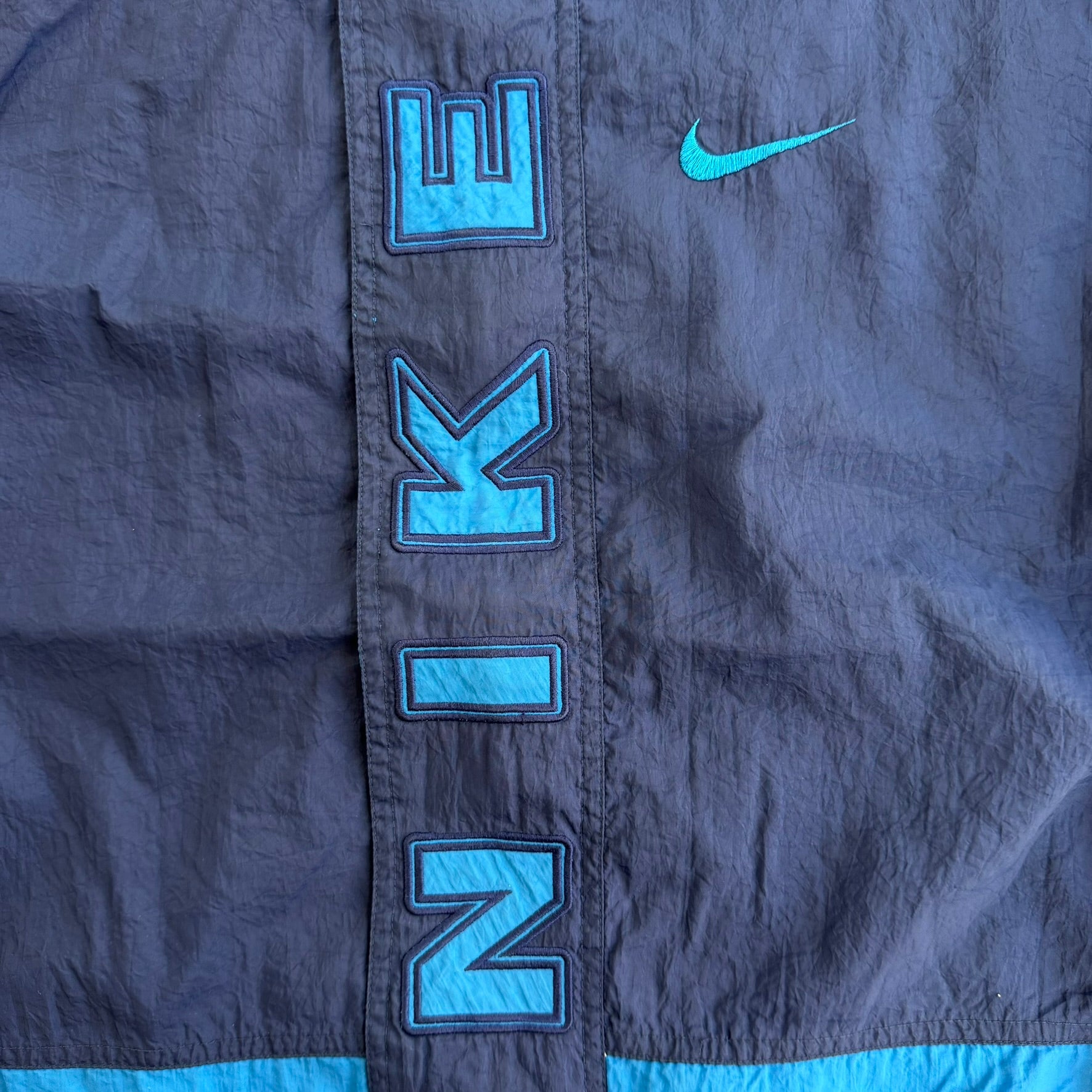 J- Vintage 90s Nike Embroidered Text & Swoosh Lightweight Zip Up Navy/Blue Jacket - M