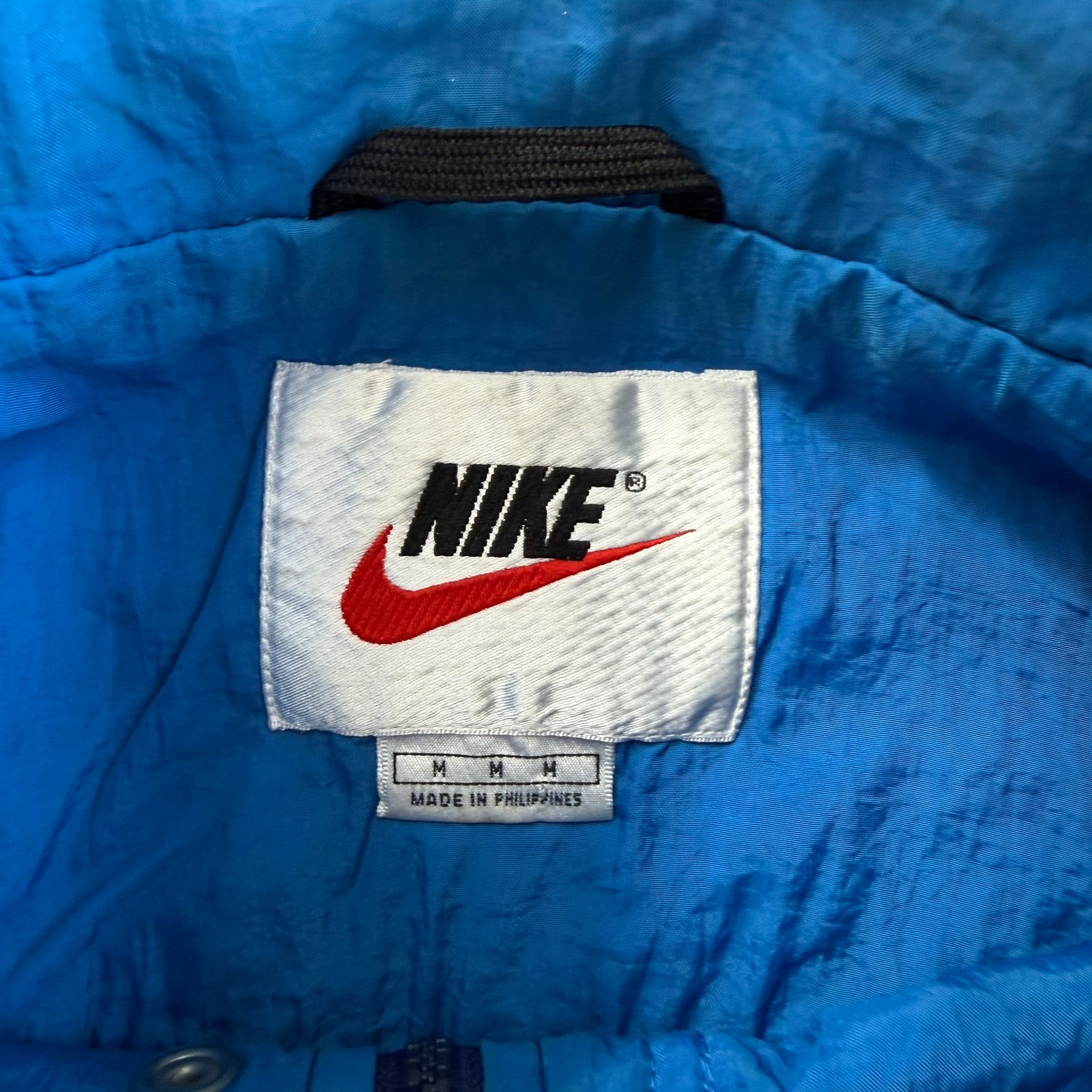 J- Vintage 90s Nike Embroidered Text & Swoosh Lightweight Zip Up Navy/Blue Jacket - M