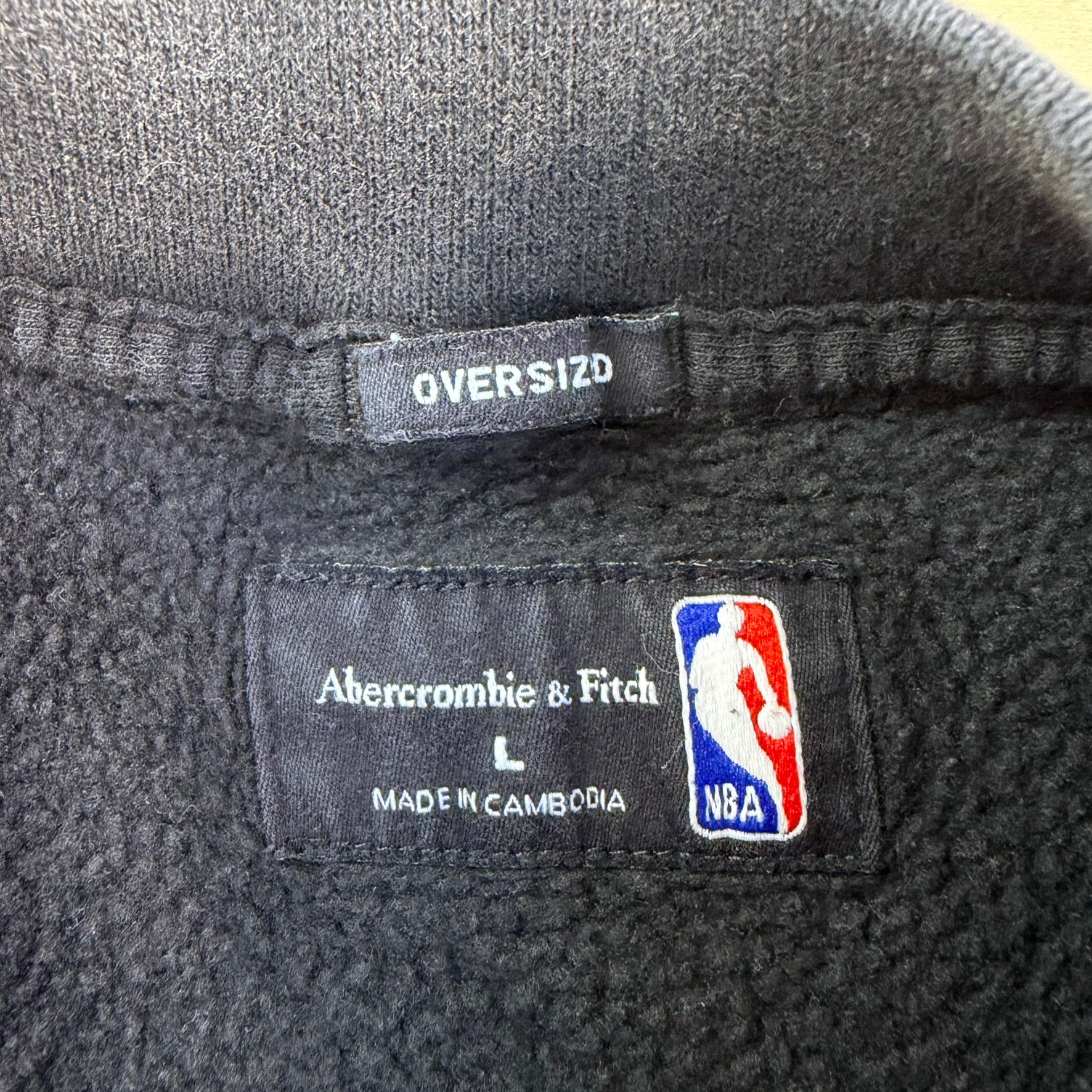 NBA x Abercrombie & Fitch Milwaukee Bucks Graphic Crewneck - L (fits XL)