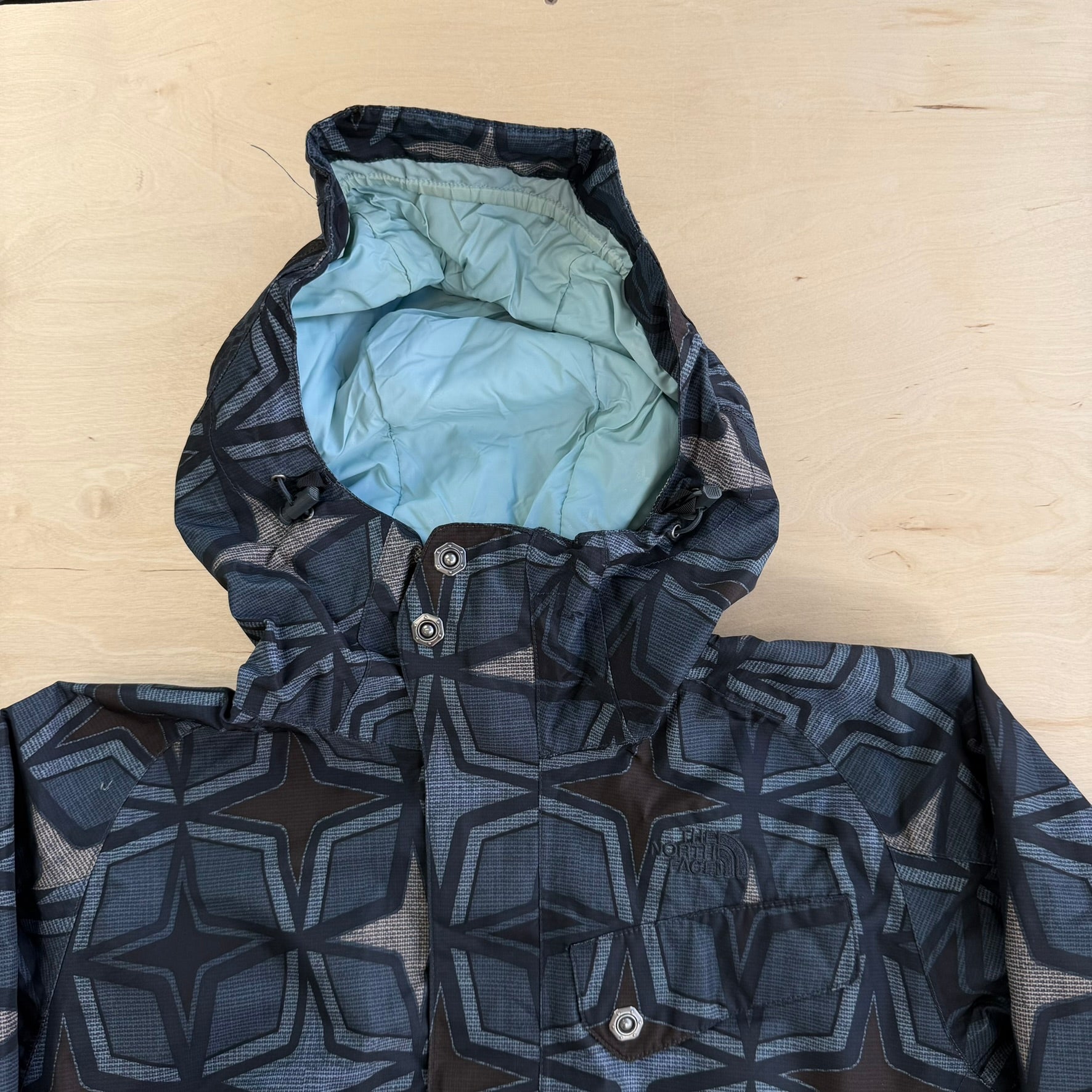 Vintage Women's The North Face Hyvent Waterproof Snowboard Jacket - Women's M
