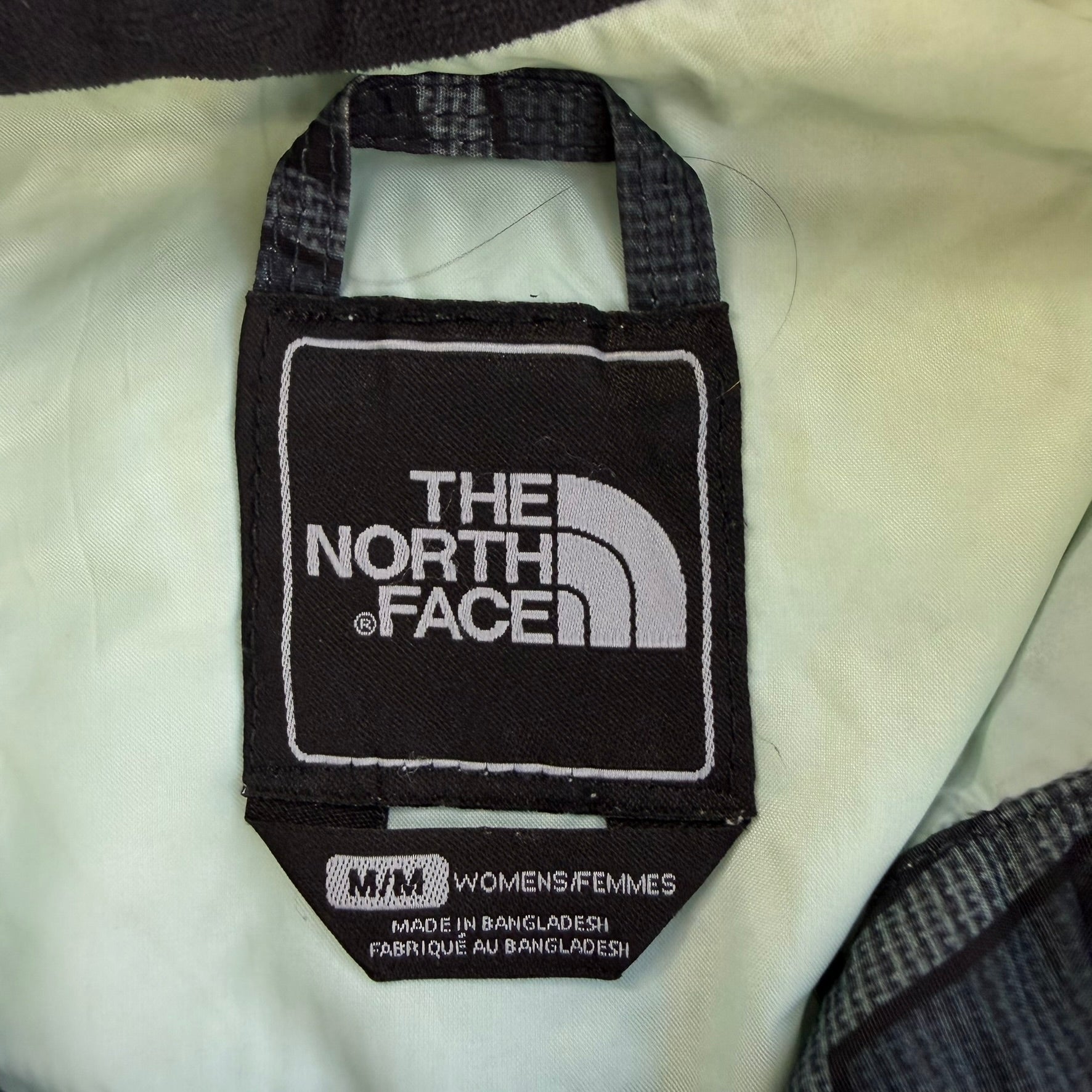 Vintage Women's The North Face Hyvent Waterproof Snowboard Jacket - Women's M