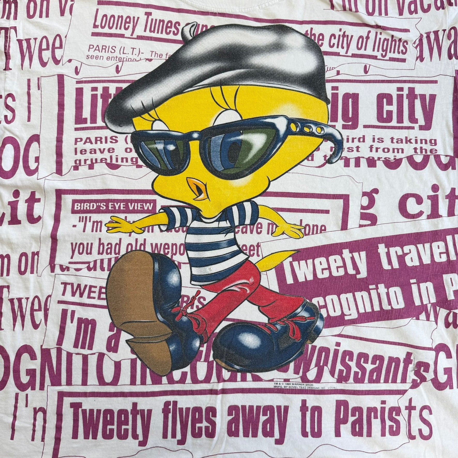 J- Vintage '95 Looney Tunes Tweety Flyes Away To Paris Jumbo Print Tee - XL