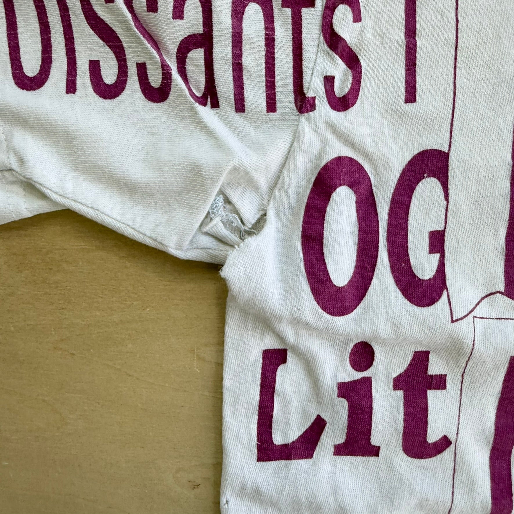 J- Vintage '95 Looney Tunes Tweety Flyes Away To Paris Jumbo Print Tee - XL