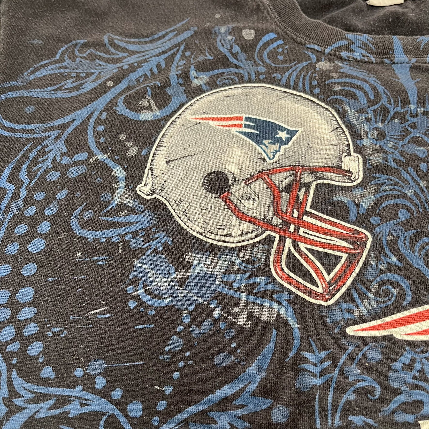 F- Vintage New England Patriots NFL Logo Text & Helmet Tee