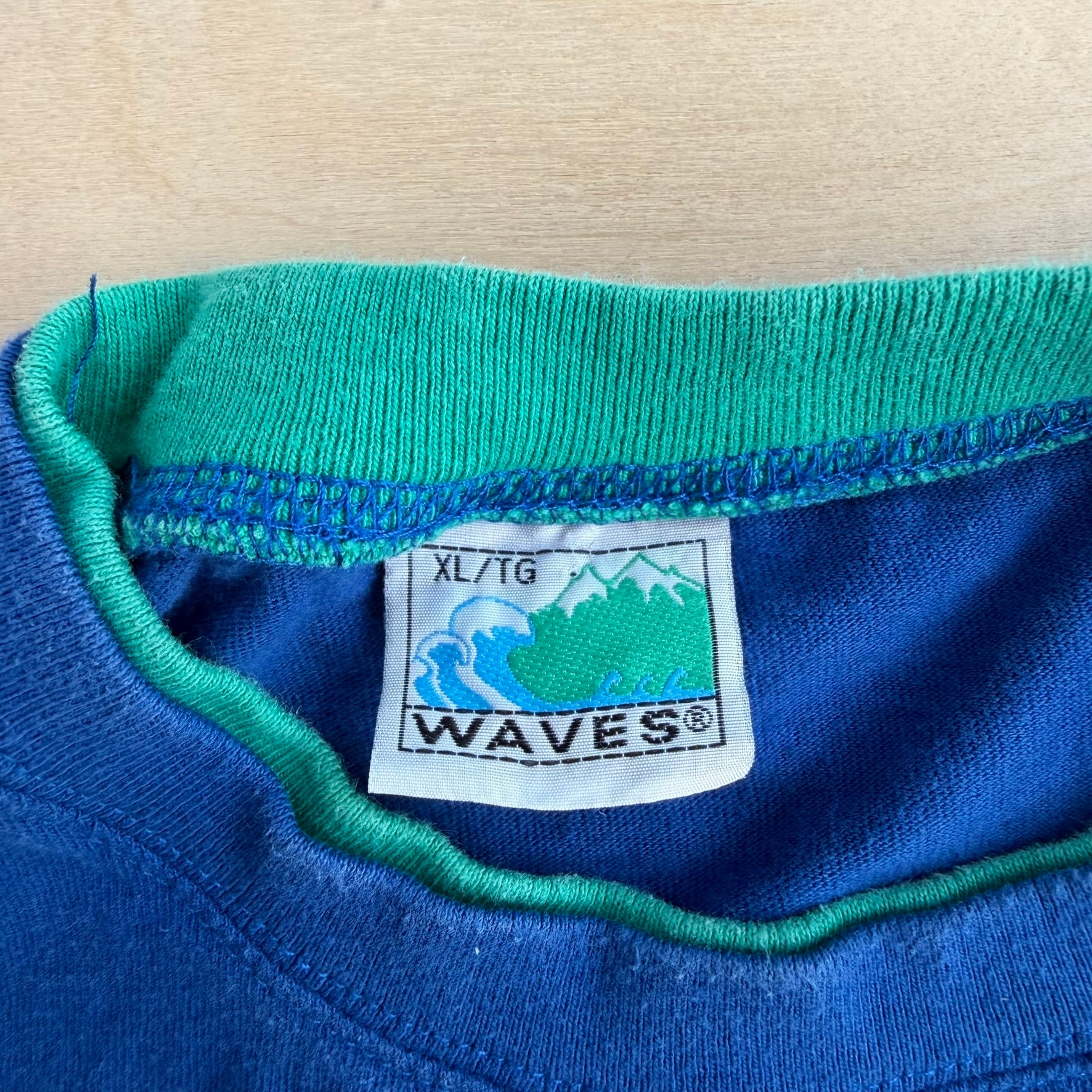 J- Vintage Vancouver Canucks NHL Logo Double Layered Long Sleeve Tee - XL