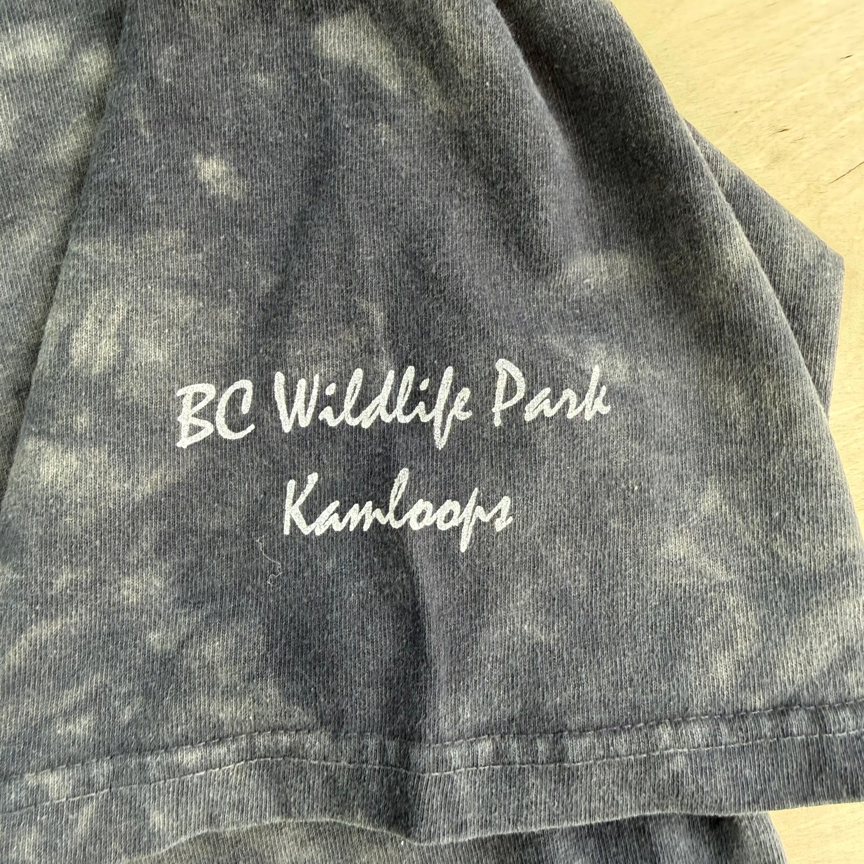 J- Vintage '05 The Mountain Kamloops Wildlife Park Wolves Graphic Tee - XL