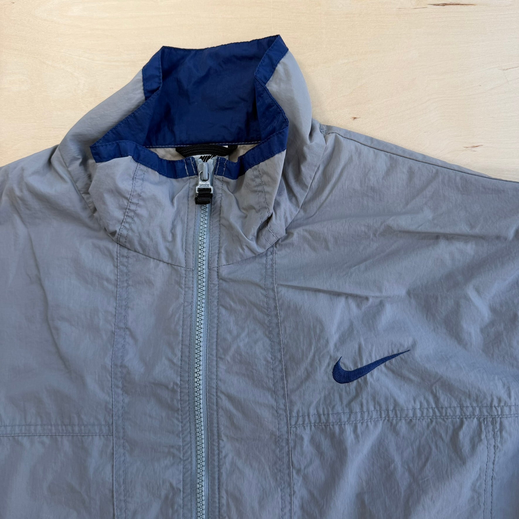 J- Vintage 90s Nike Embroidered Swoosh Zip Up Lightweight Jacket - L