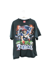 Load image into Gallery viewer, Z - Vintage Patriots NFL Graphic Tee
