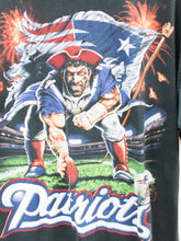 Load image into Gallery viewer, Z - Vintage Patriots NFL Graphic Tee
