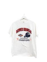 Load image into Gallery viewer, Z - Vintage 1998 Denver Broncos Super Bowl Champs NFL Single Stitch Tee
