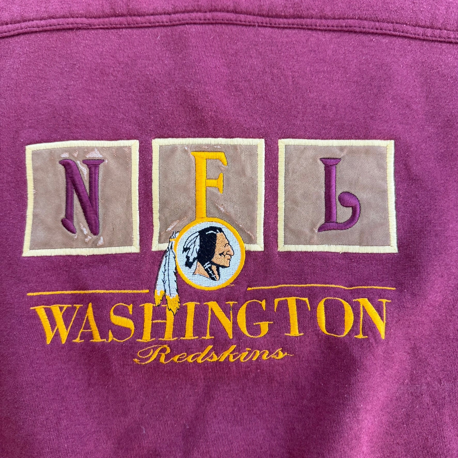 J- Vintage Washington Commanders NFL Embroidered Logo & Text Crewneck - L